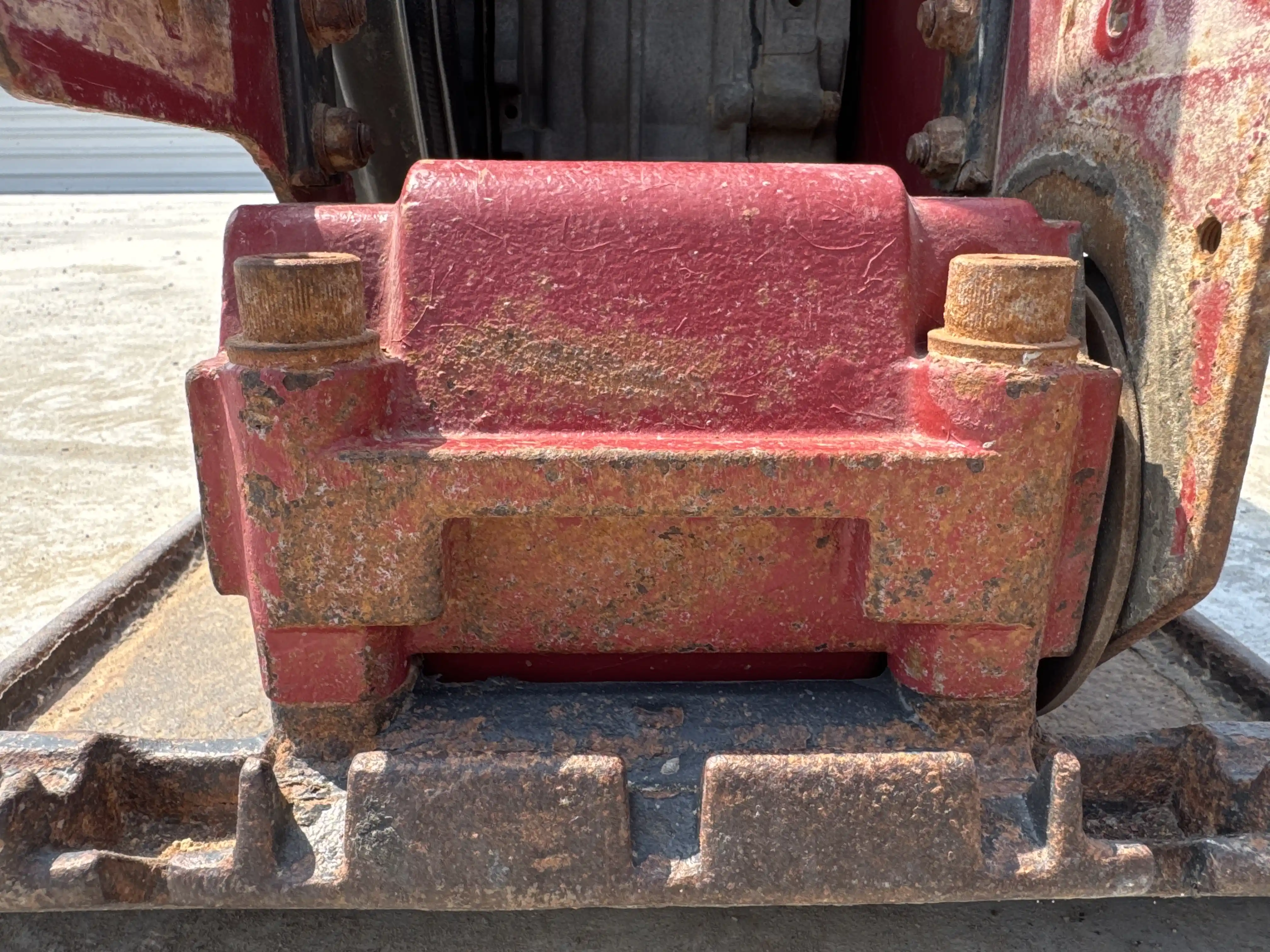 Dynapac-DFP10D-plate-compactor-vibration-housing