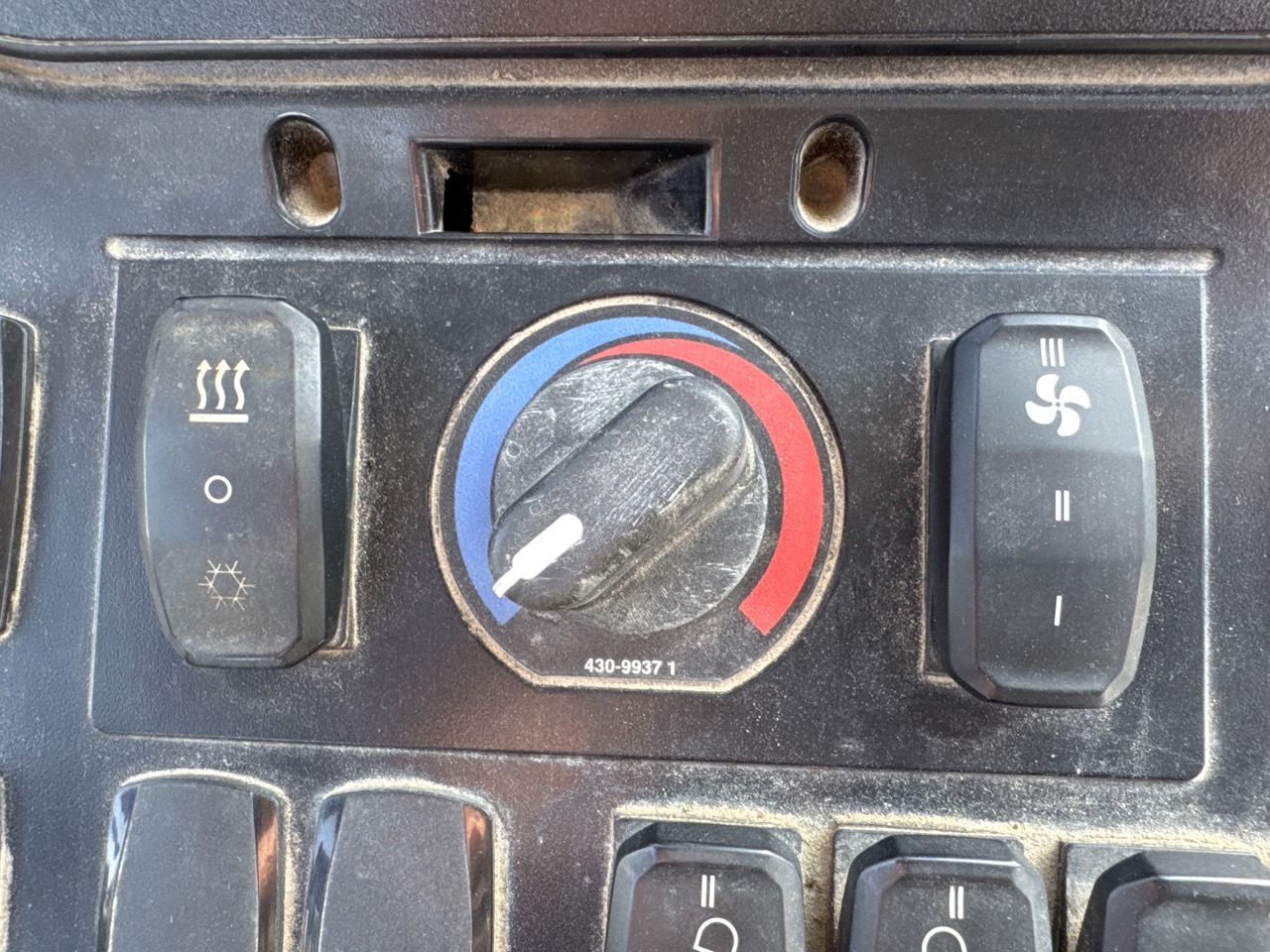 BHL-002- Cat-428-backhoe-loader-inspection-air-conditioning-AC-control-panel