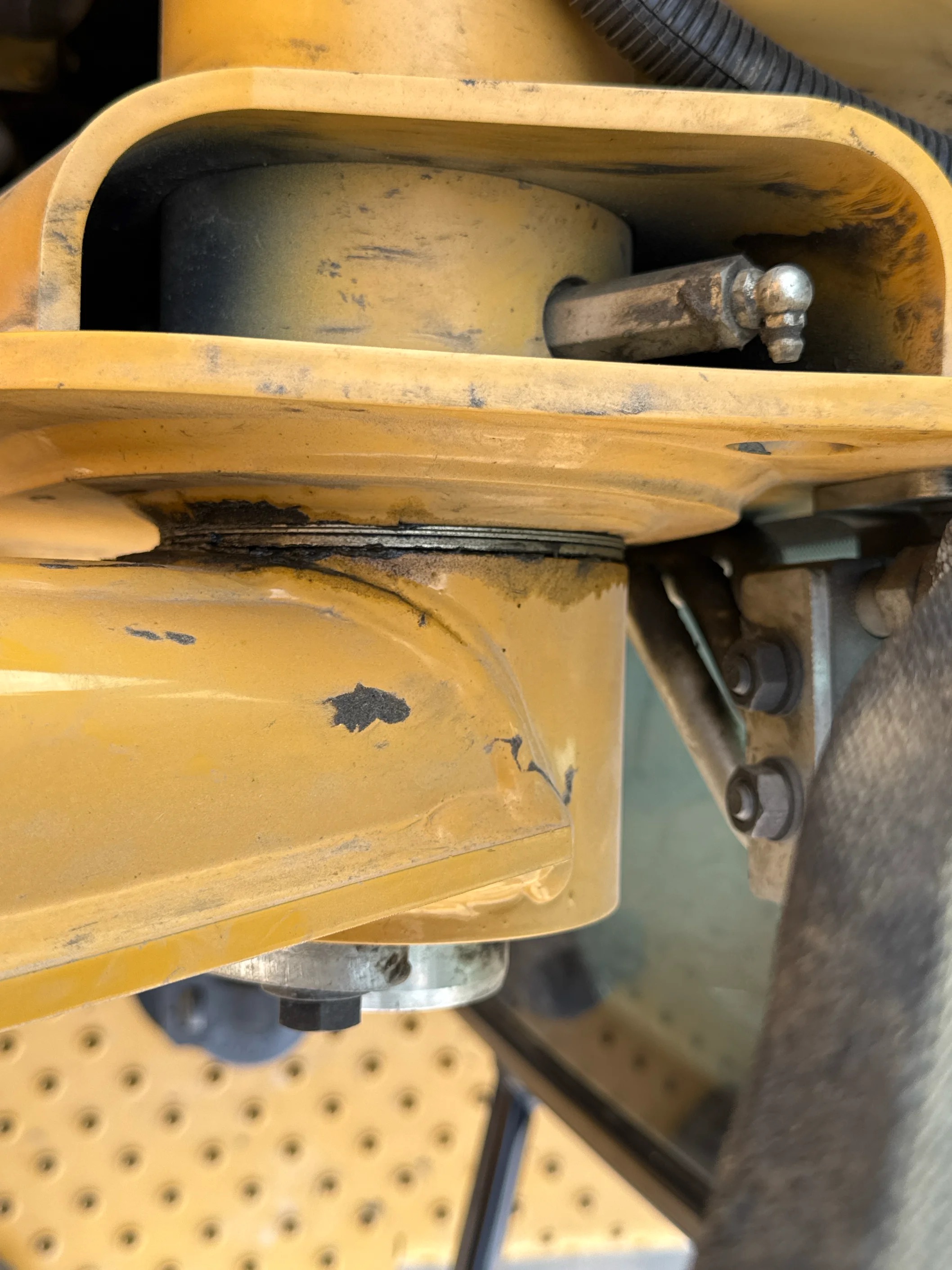 BHL-002- Cat-428-backhoe-loader-inspection-chassis-lift-arm-base-pin-and-bushings-3