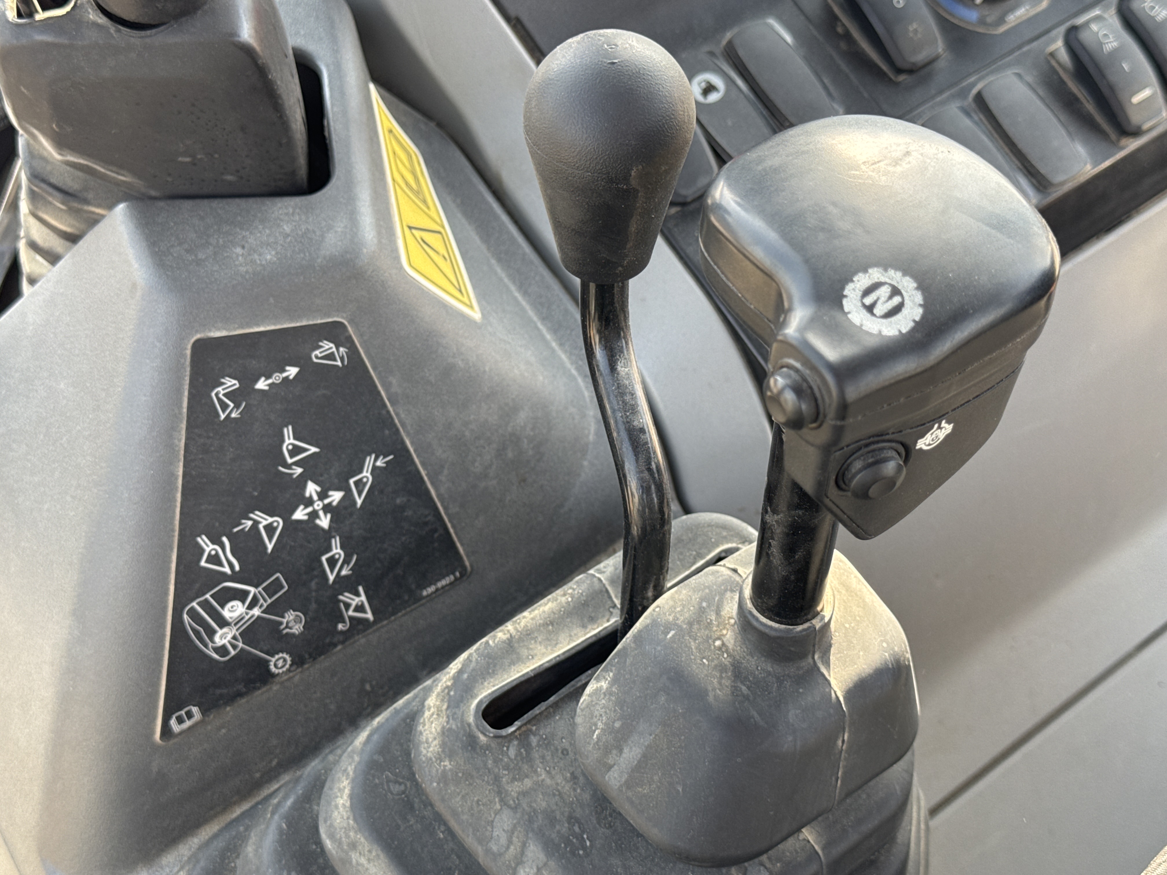BHL-002- Cat-428-backhoe-loader-inspection-cabin-joysticks-1