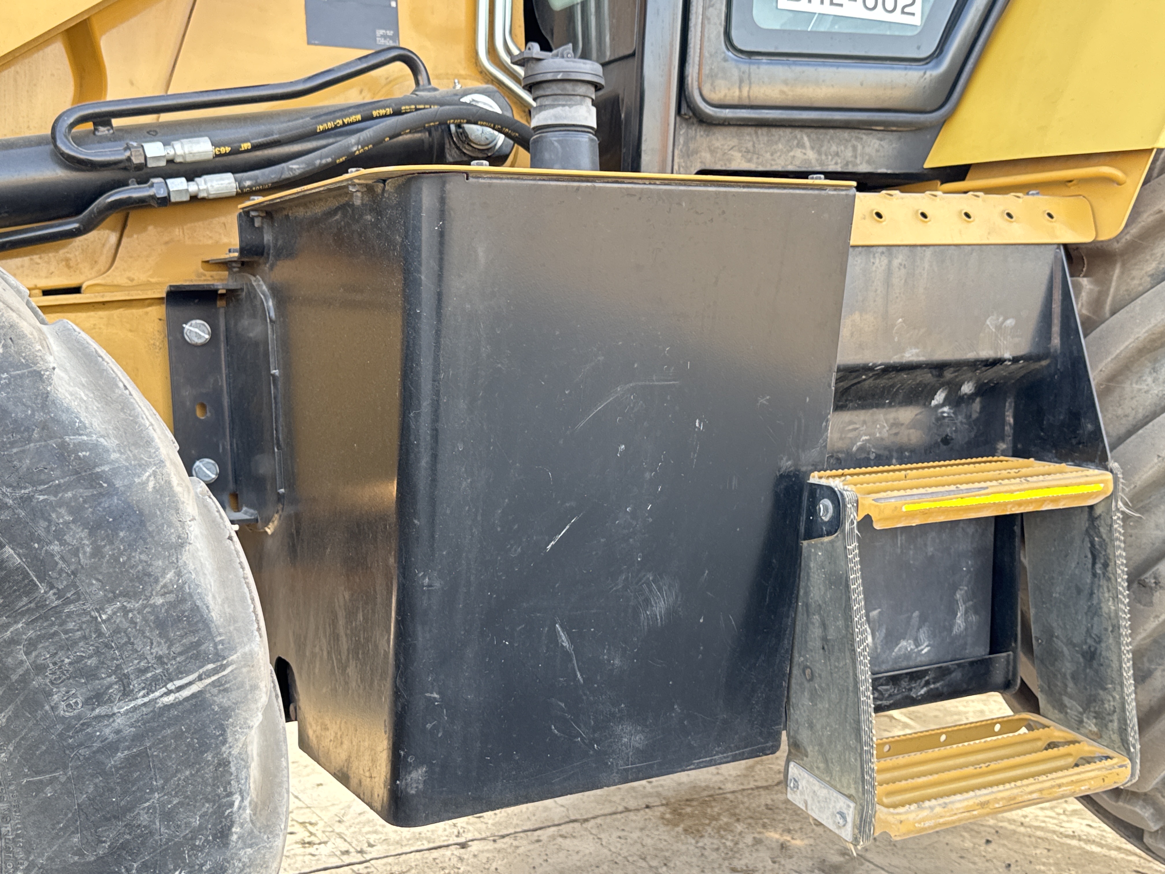 BHL-002- Cat-428-backhoe-loader-inspection-engine-engine-oil-leaks-3