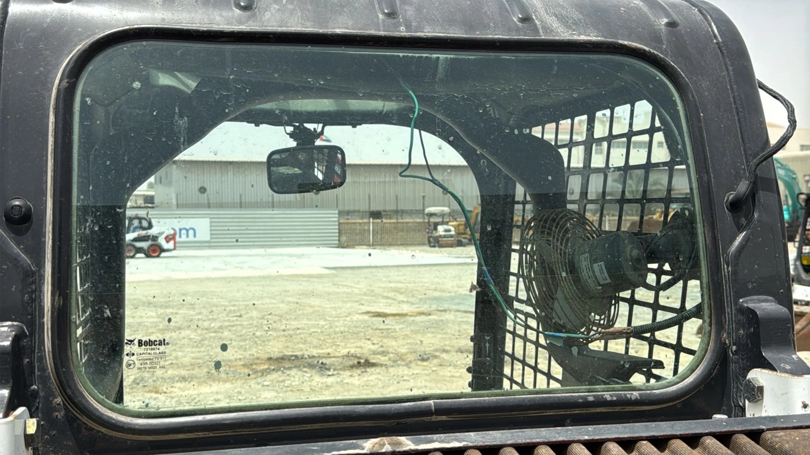 SSL-002-Bobcat-S510-skid-steer-loader-inspection-safty-glass