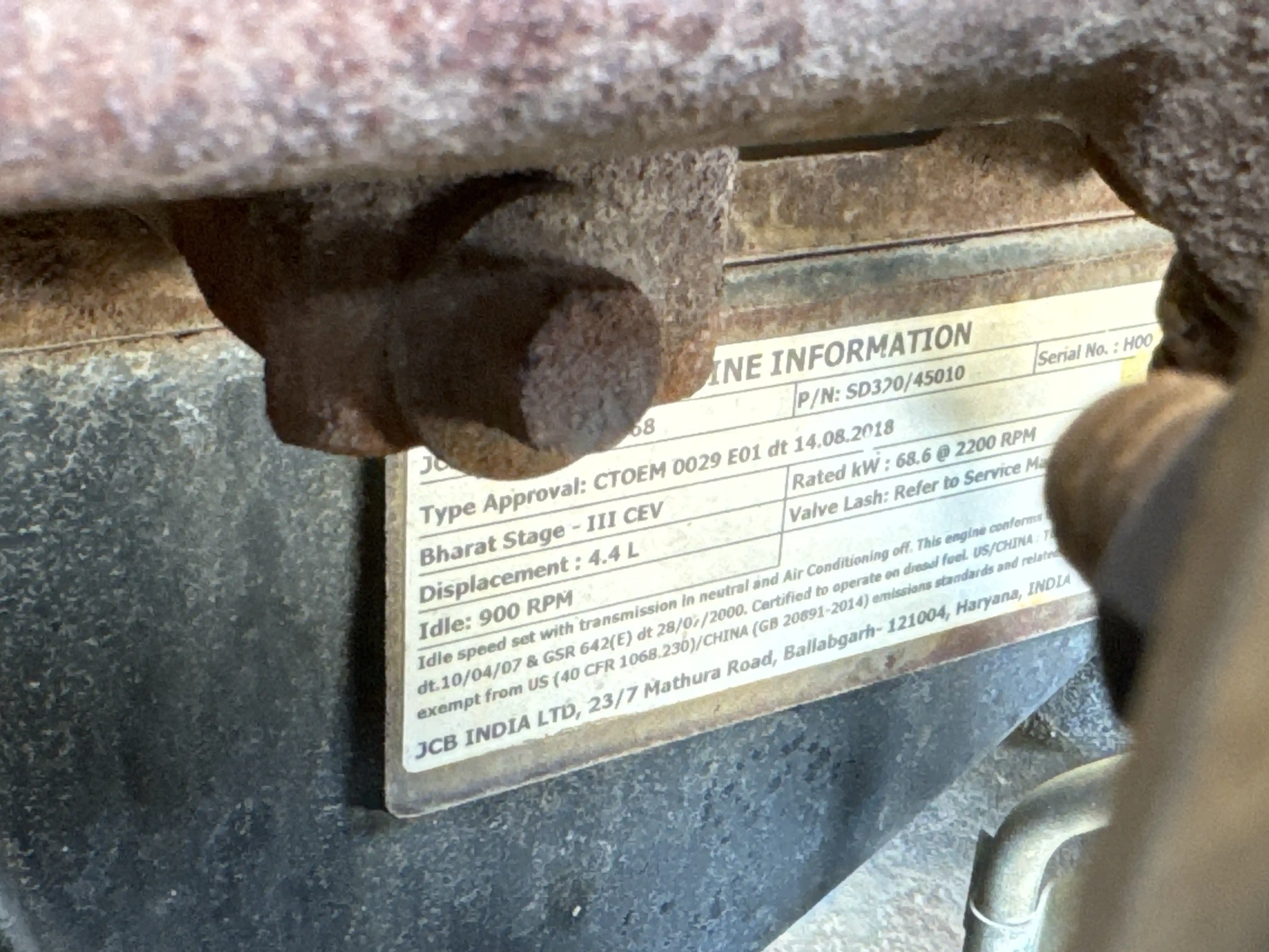 BHL-004-JCB-3DX-Plus-backhoe-loader-inspection-emissions-label