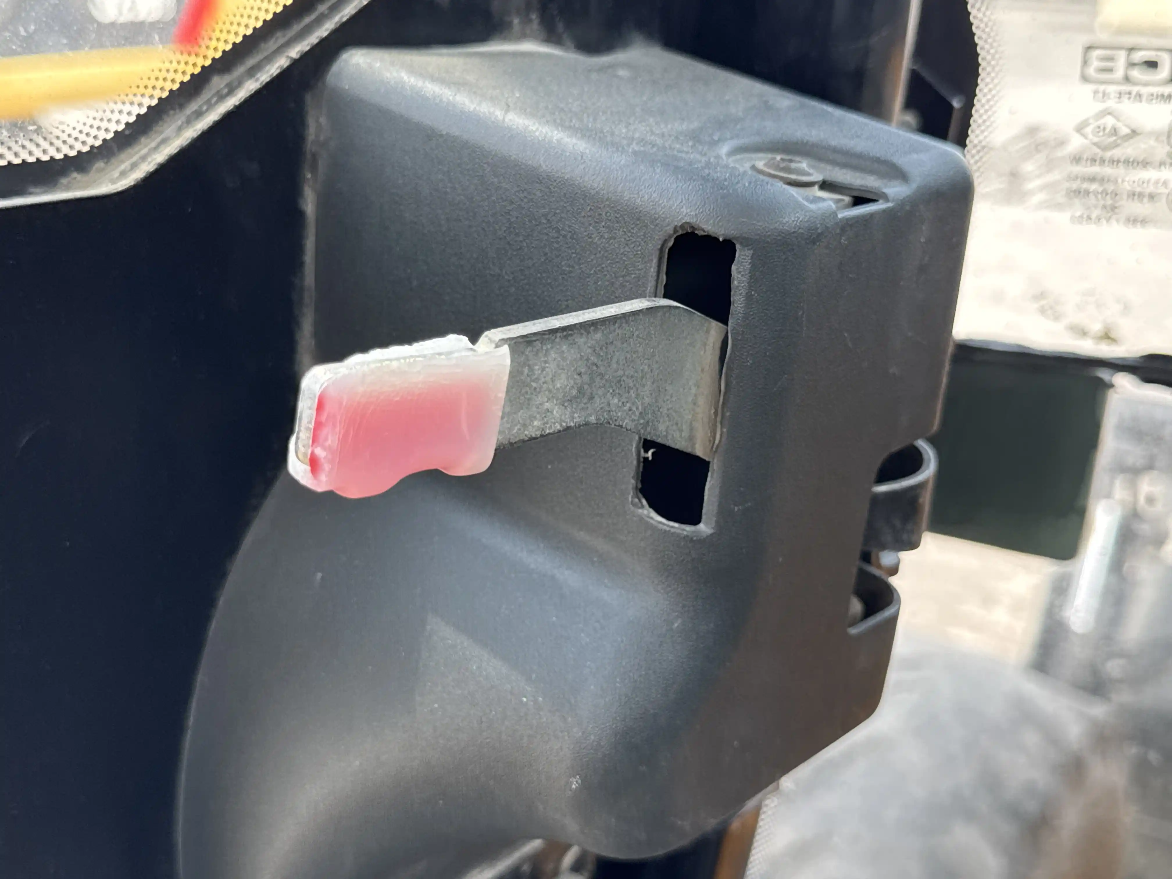 BHL-004-JCB-3DX-Plus-backhoe-loader-inspection-cabin-door-handles