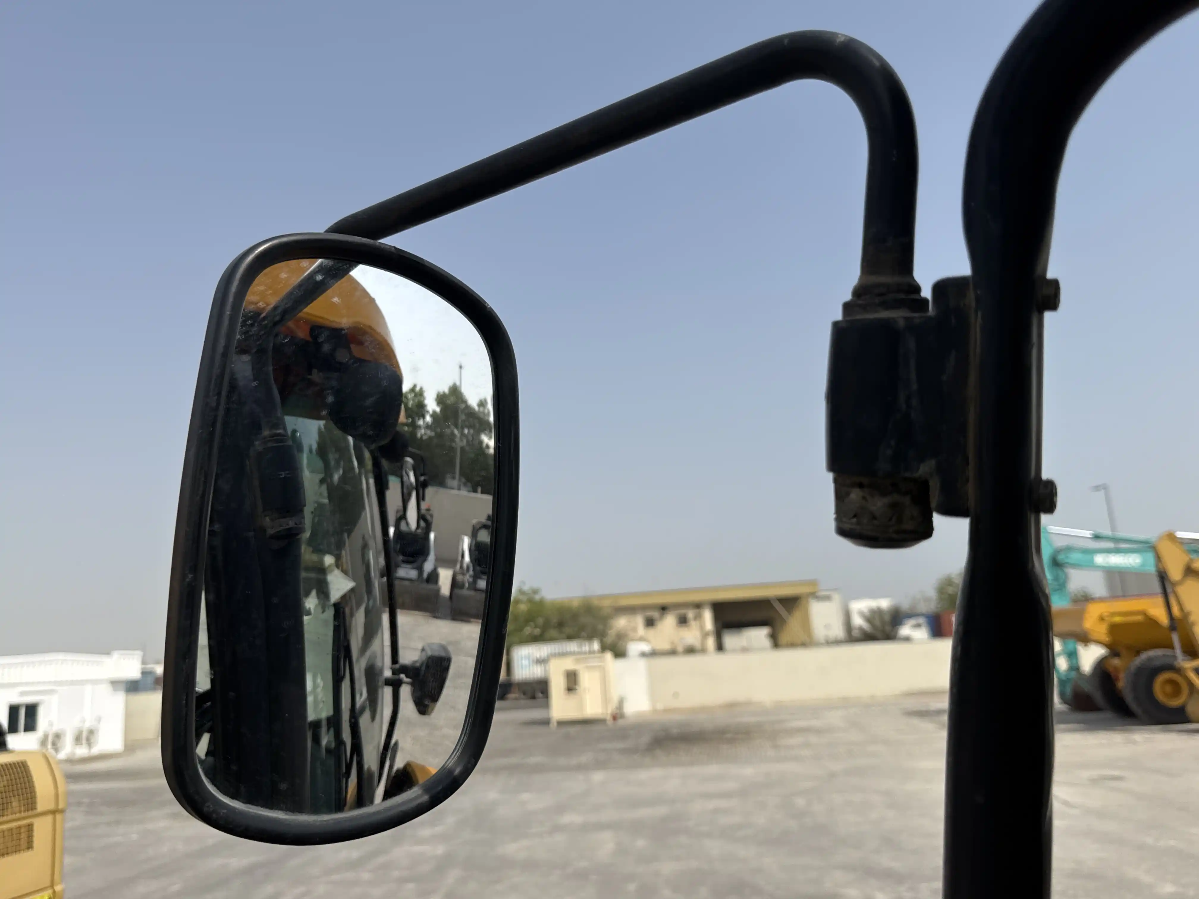 BHL-004-JCB-3DX-Plus-backhoe-loader-inspection-cabin-mirrors