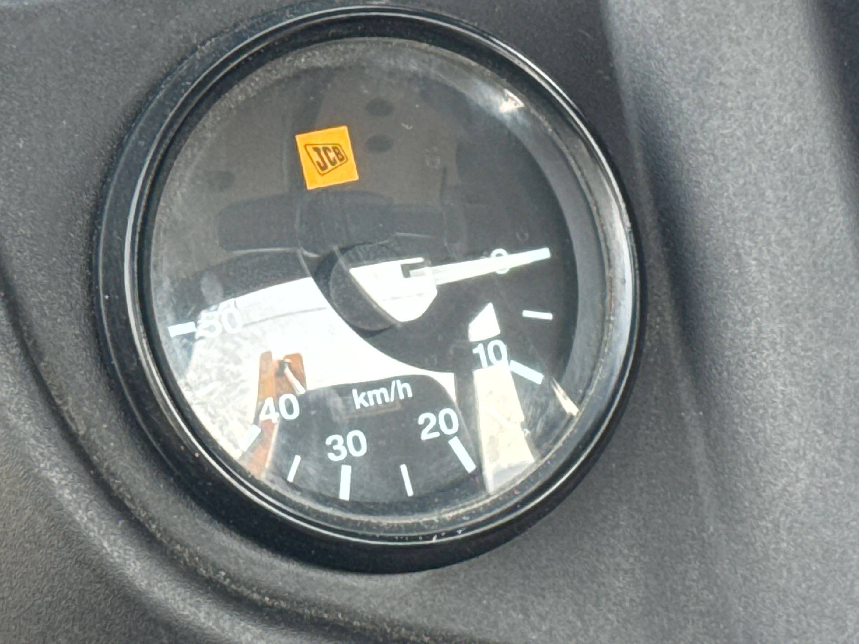 BHL-004-JCB-3DX-Plus-backhoe-loader-inspection-cabin-instrument-cluster