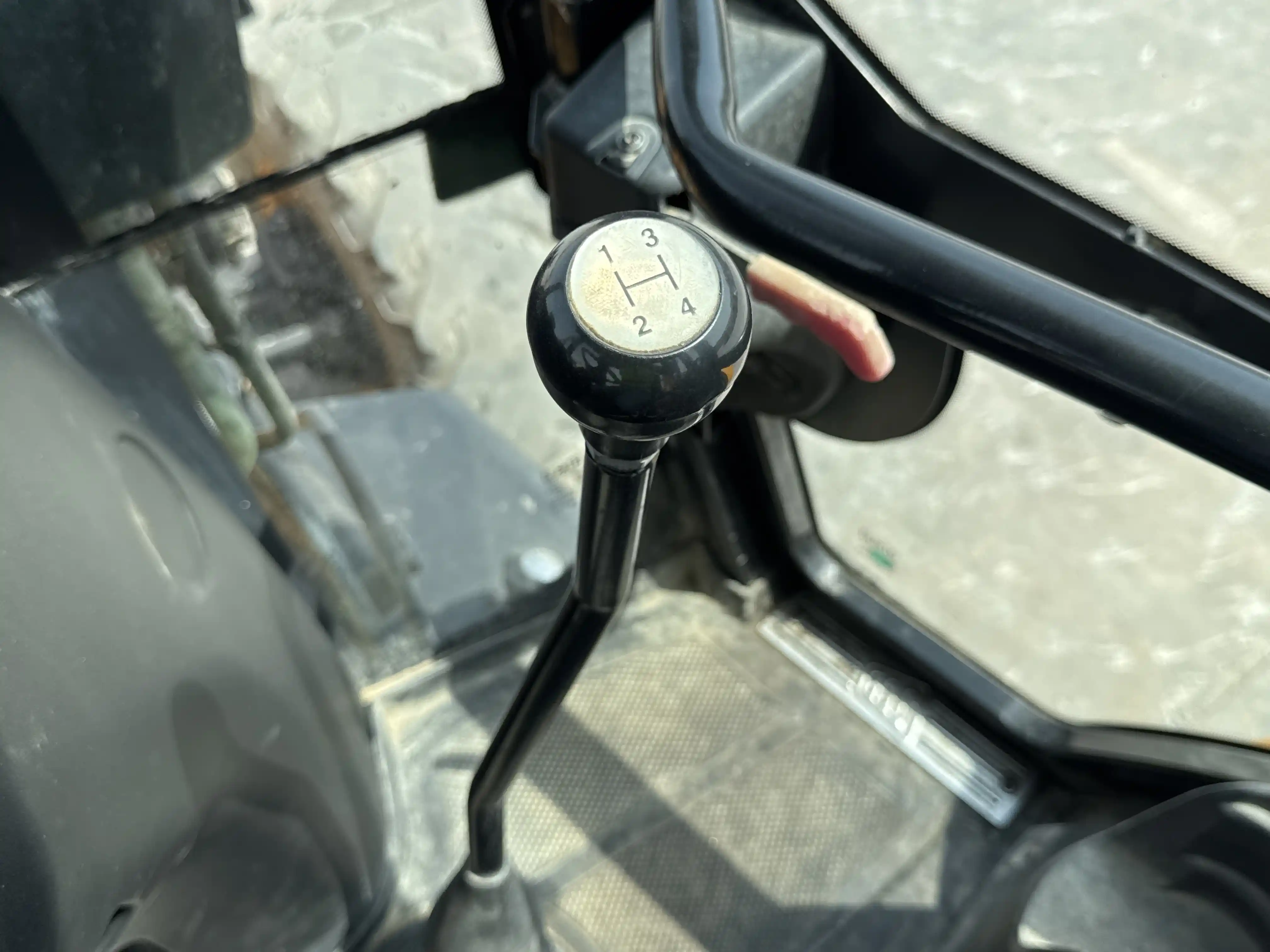 BHL-004-JCB-3DX-Plus-backhoe-loader-inspection-cabin-gear-lever