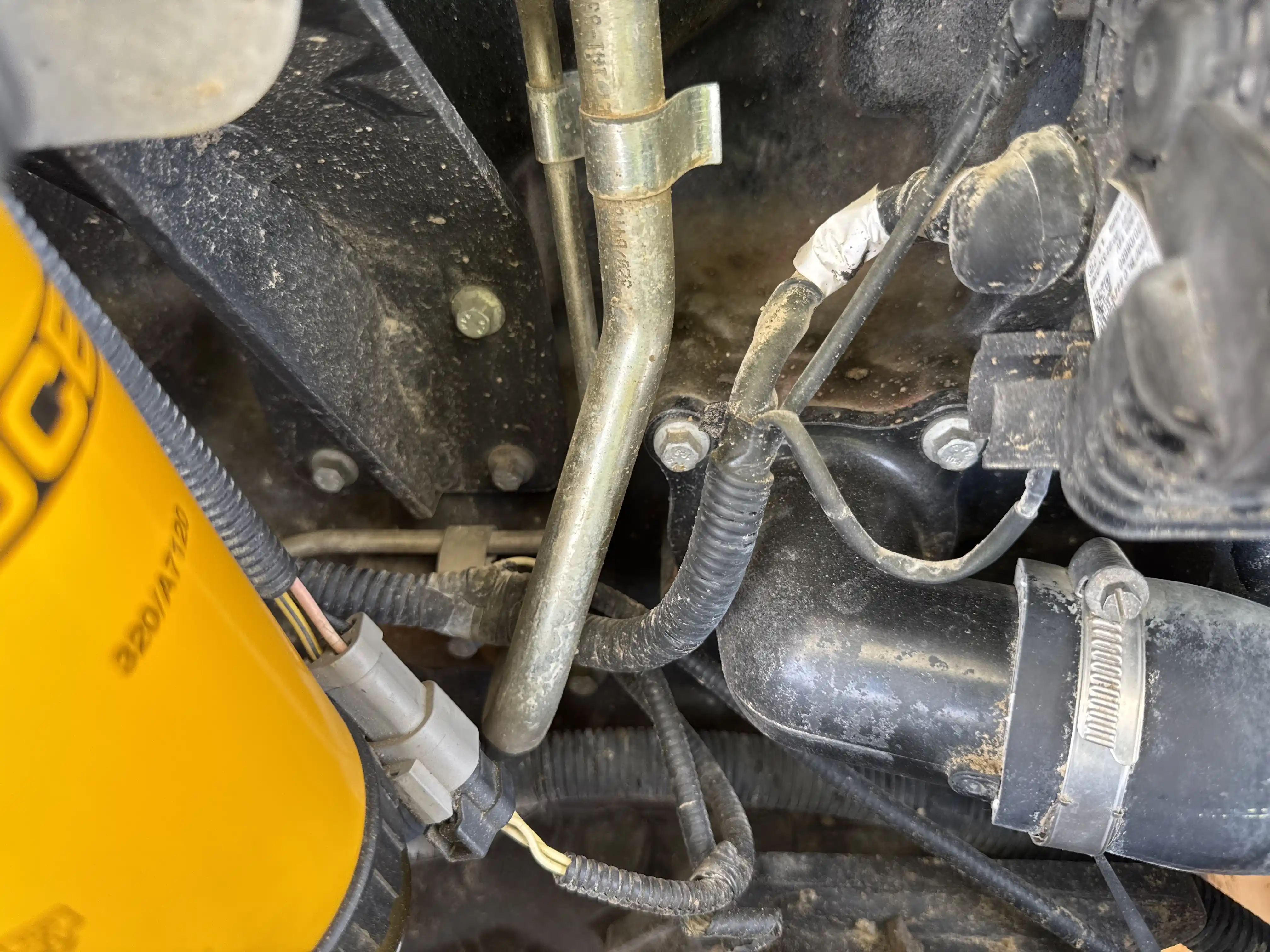BHL-004-JCB-3DX-Plus-backhoe-loader-inspection-electronic-main-harness