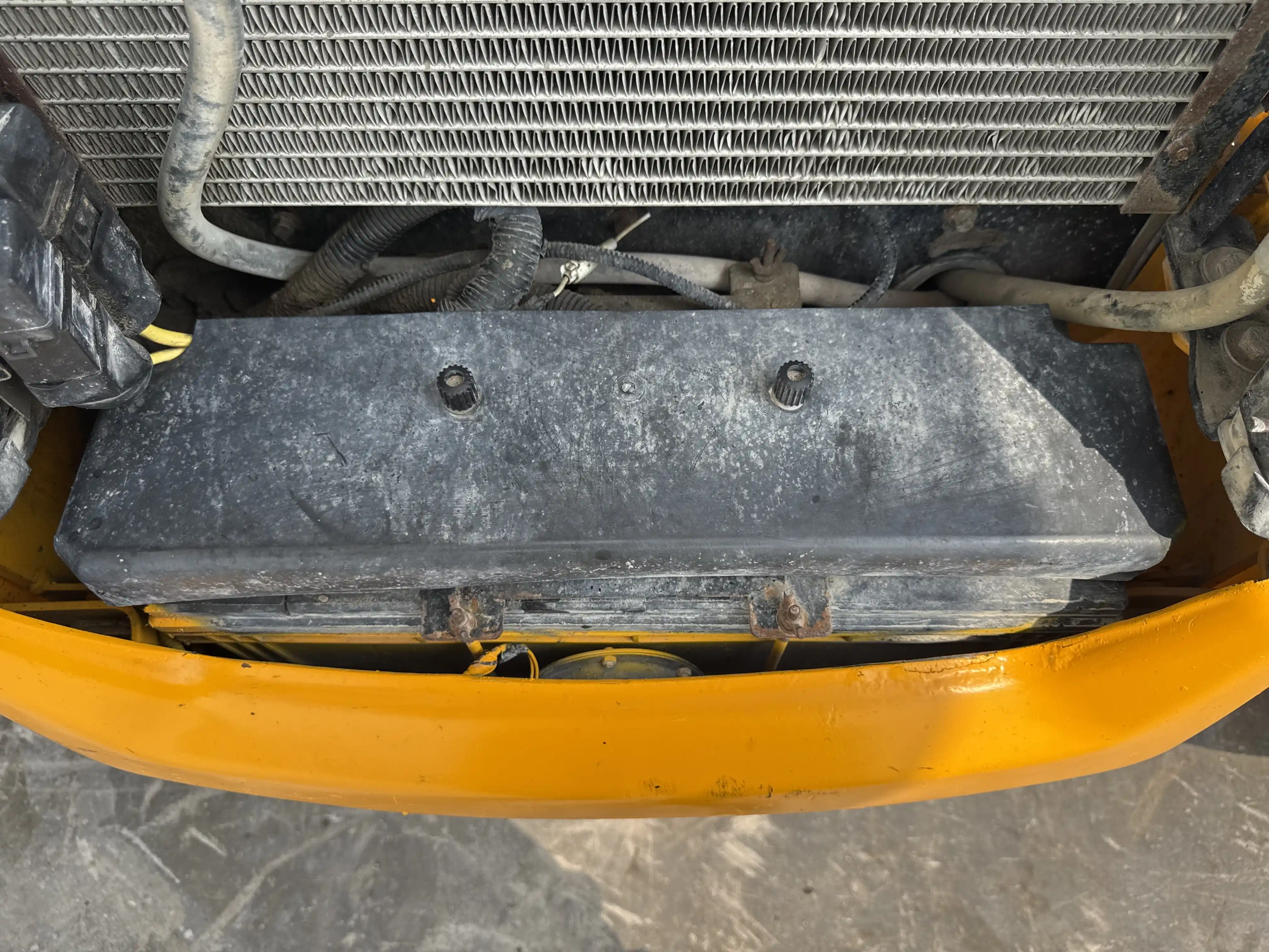 BHL-004-JCB-3DX-Plus-backhoe-loader-inspection-electronic-battery