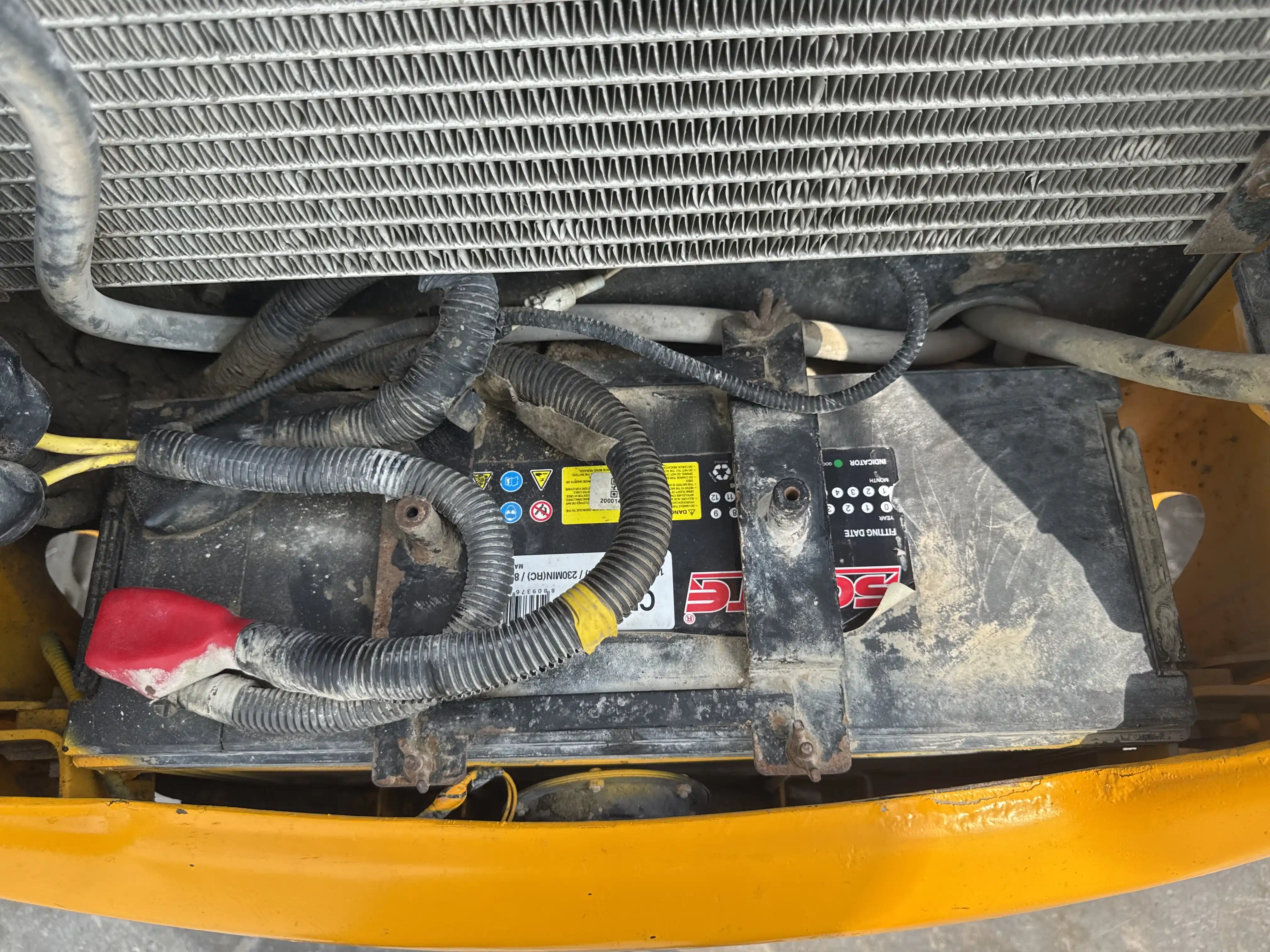 BHL-004-JCB-3DX-Plus-backhoe-loader-inspection-electronic-battery