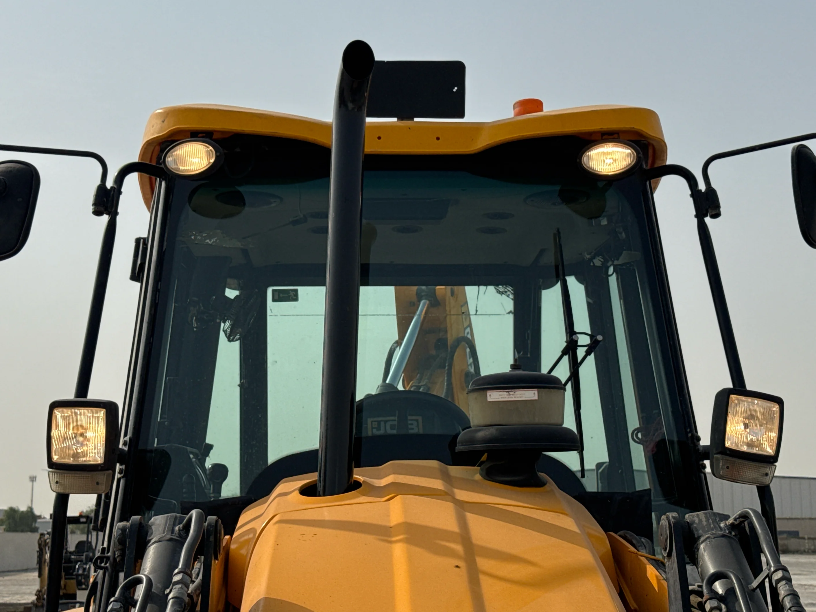 ProductInspectionReportPart--inspectionBHL-004-JCB-3DX-Plus-backhoe-loader-inspection-electronic-lights-and-signals