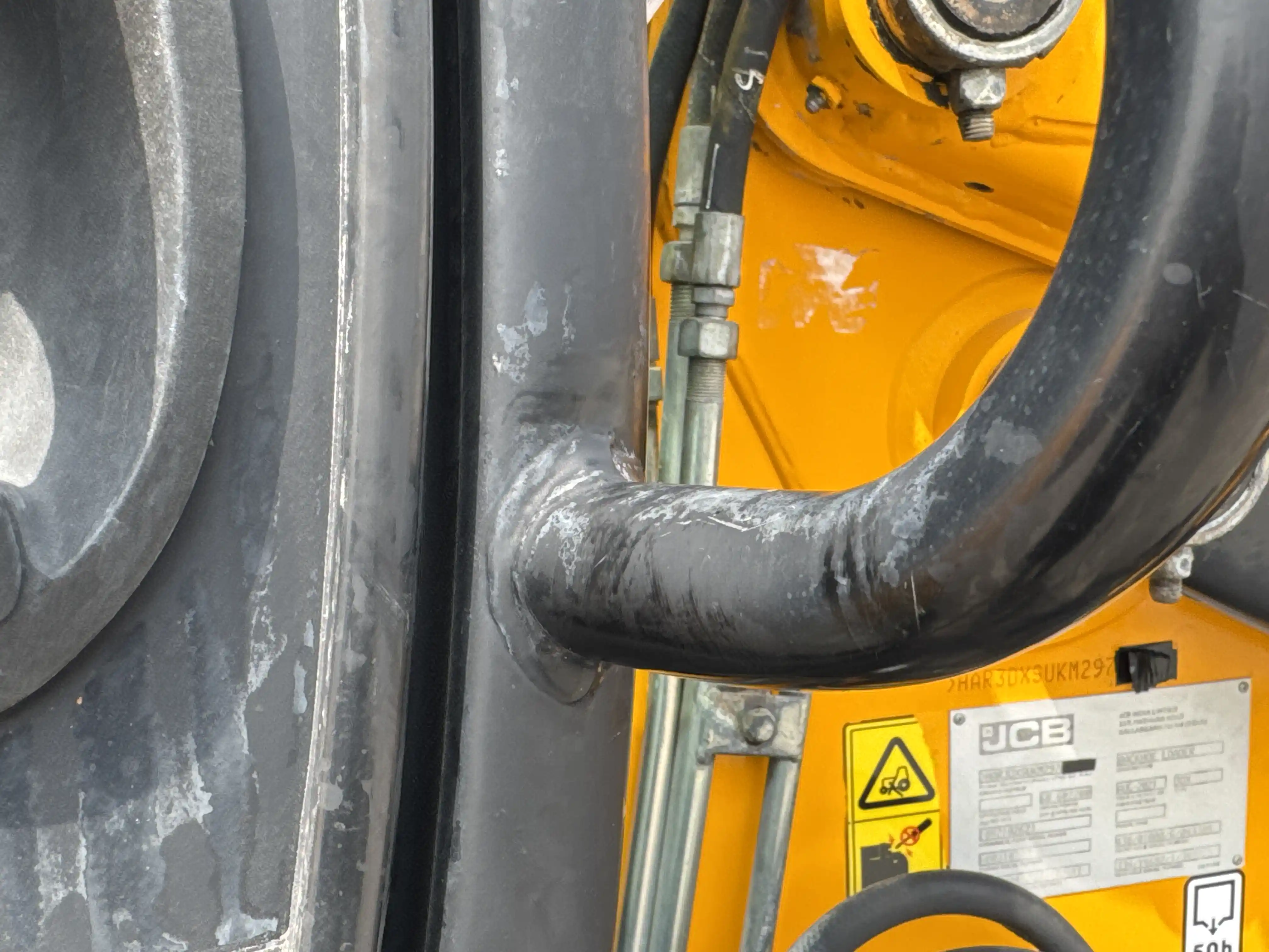 BHL-004-JCB-3DX-Plus-backhoe-loader-inspection-structure-handrails
