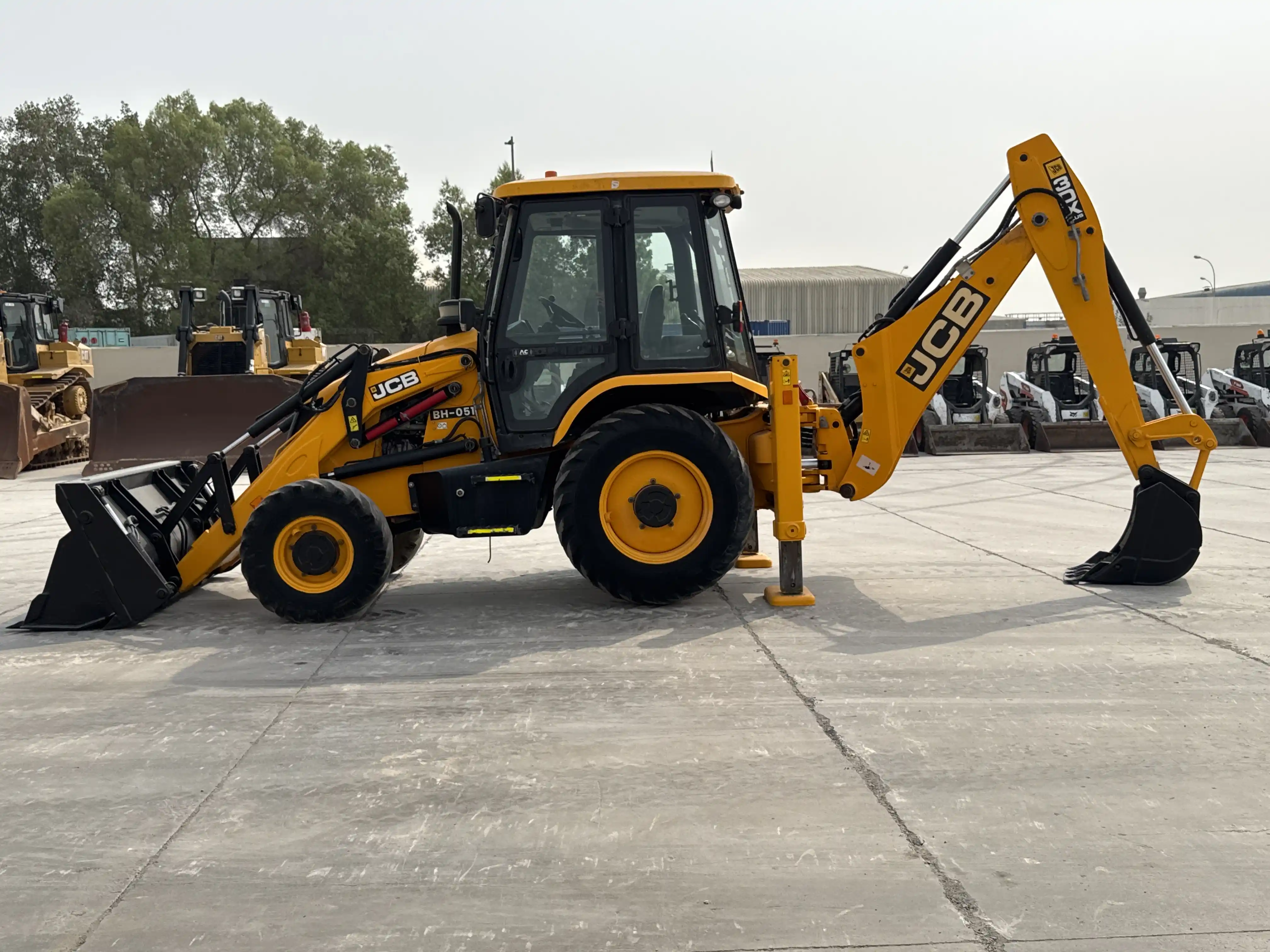BHL-004-JCB-3DX-Plus-backhoe-loader-inspection-structure-paint