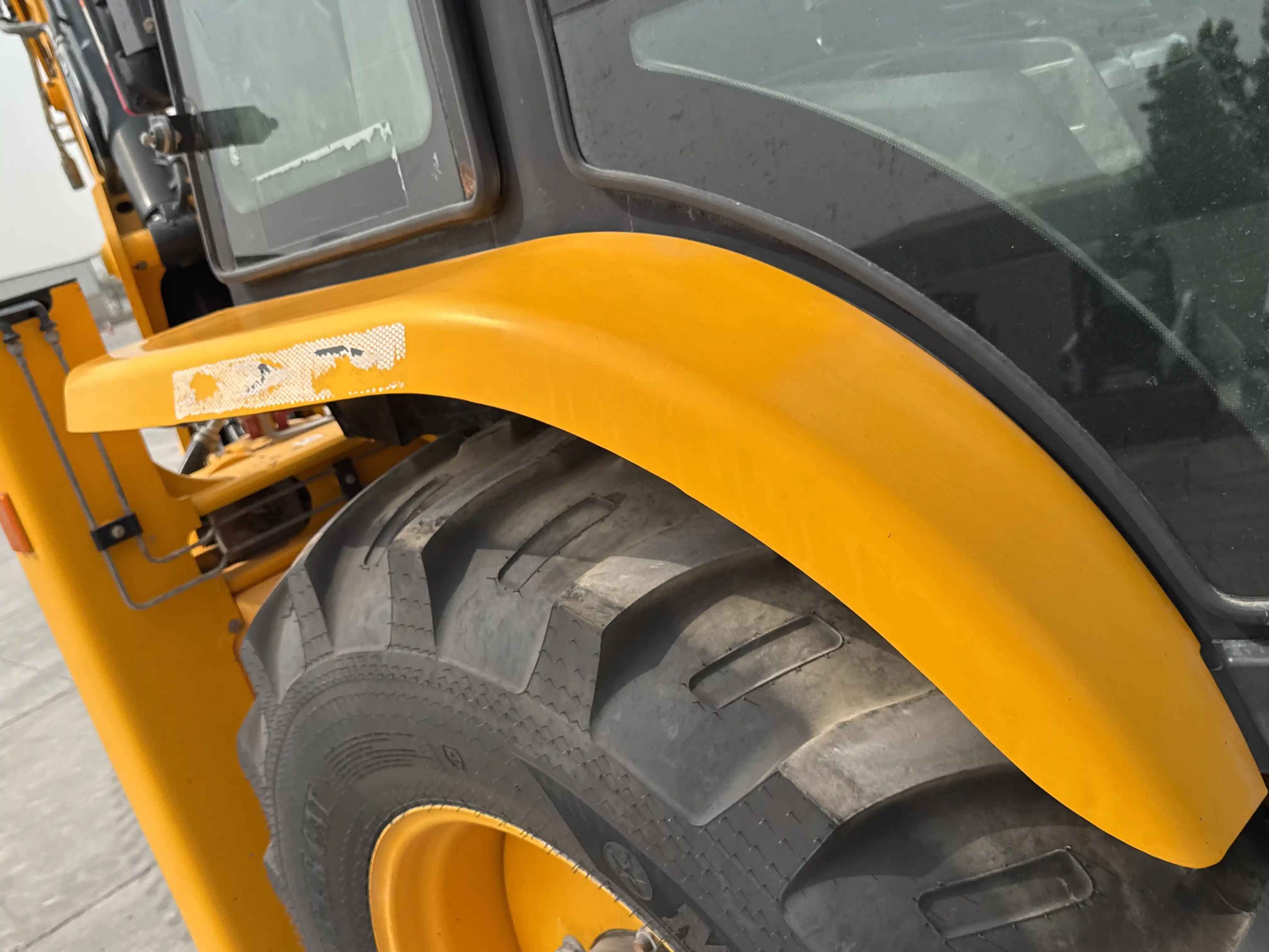 BHL-004-JCB-3DX-Plus-backhoe-loader-inspection-structure-sheet-metal-fiberglass