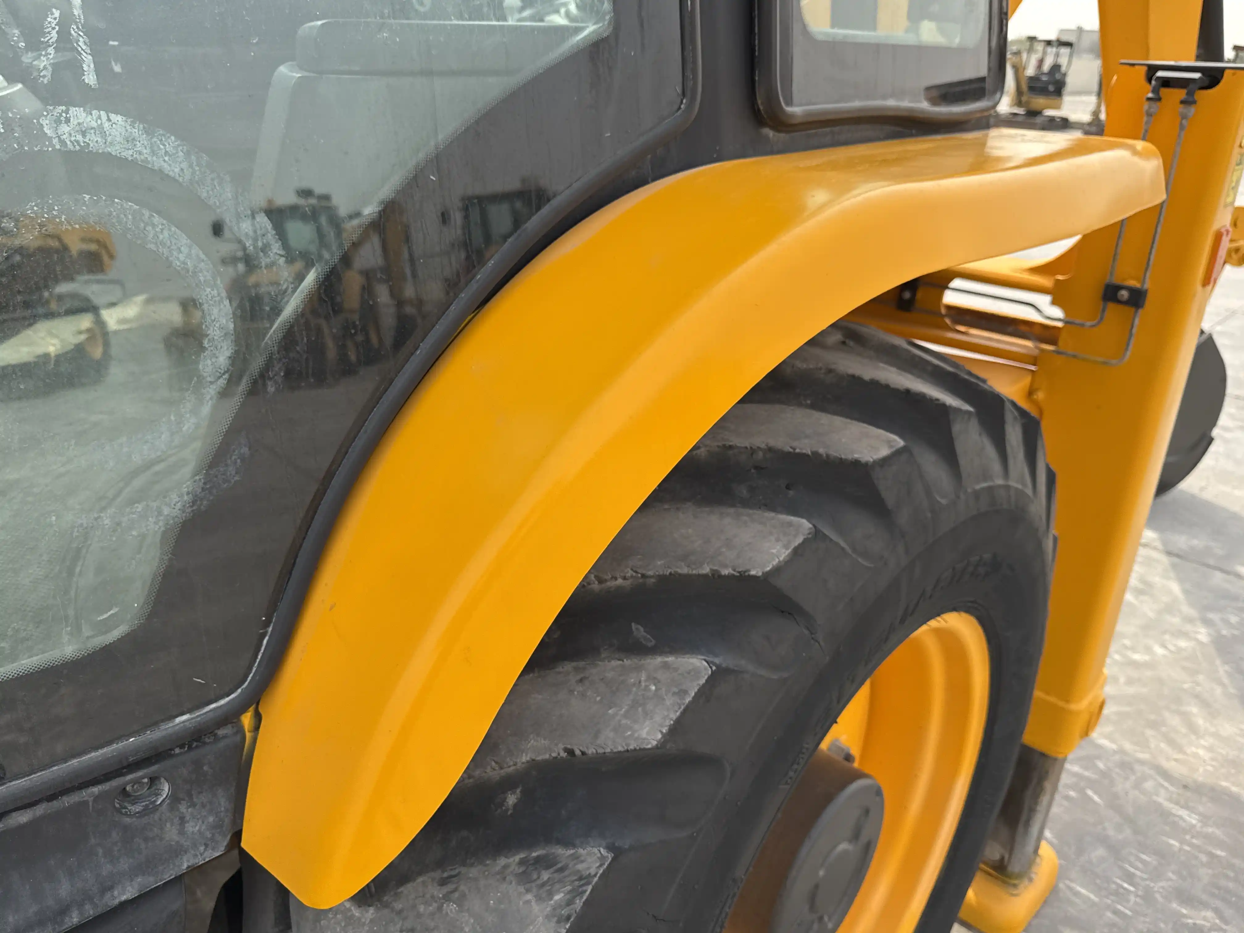 BHL-004-JCB-3DX-Plus-backhoe-loader-inspection-structure-sheet-metal-fiberglass