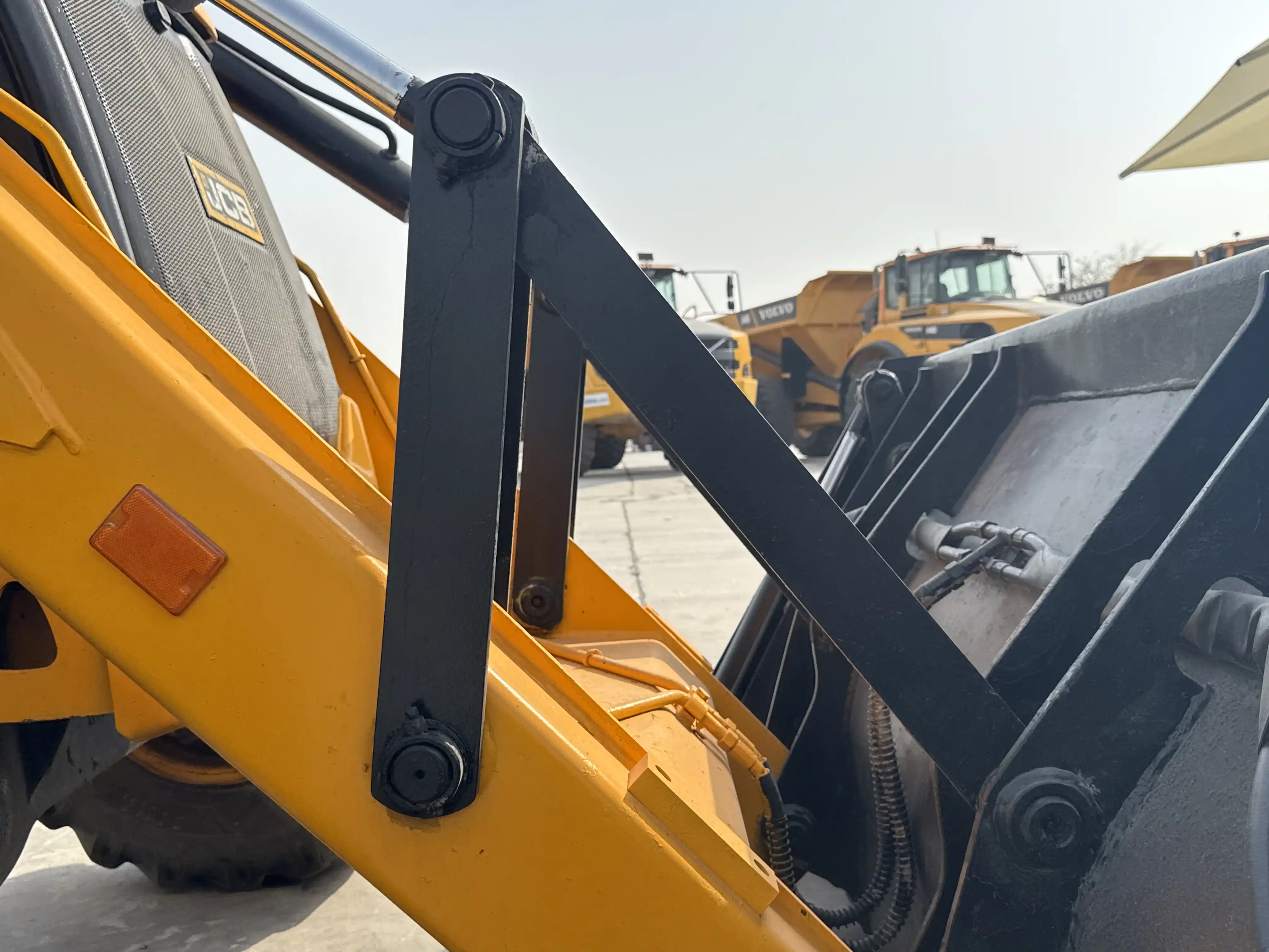 BHL-004-Cat-426F2-backhoe-loader-inspection-structure-bucket-links
