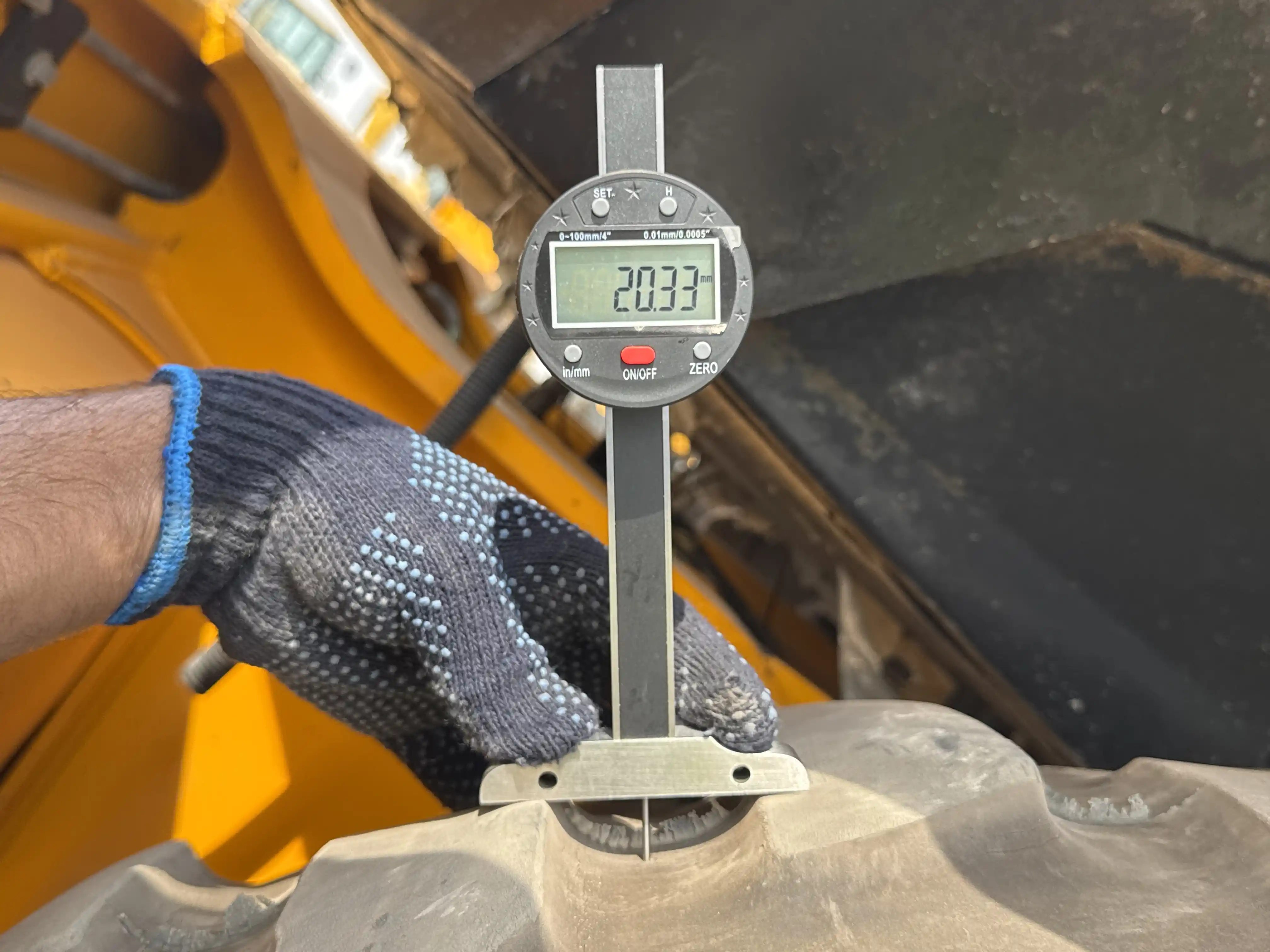 BHL-004-JCB-3DX-Plus-backhoe-loader-inspection-chassis-right-rear-tire-tread-depth