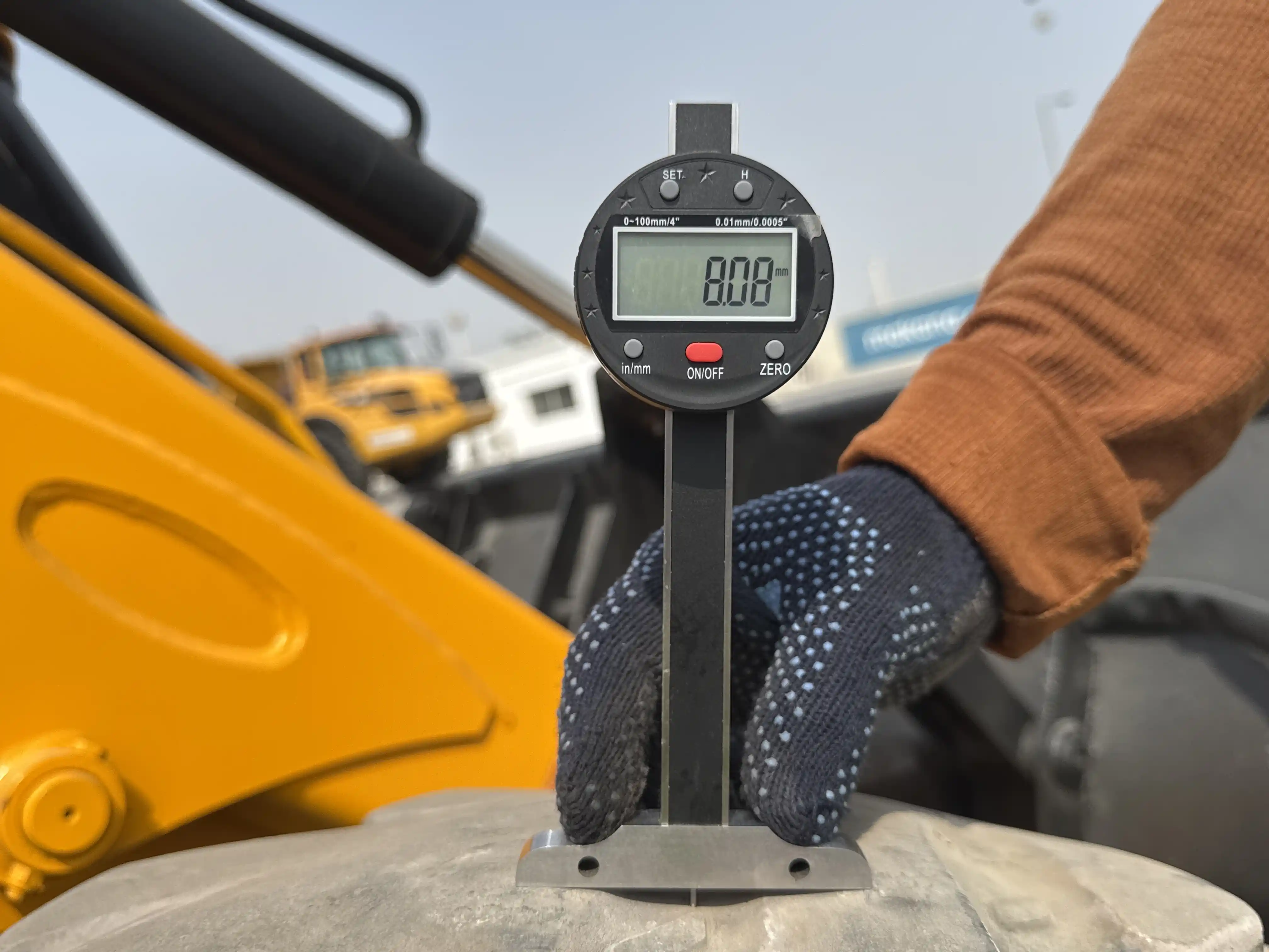 BHL-004-JCB-3DX-Plus-backhoe-loader-inspection-chassis-right-front-tire-tread-depth