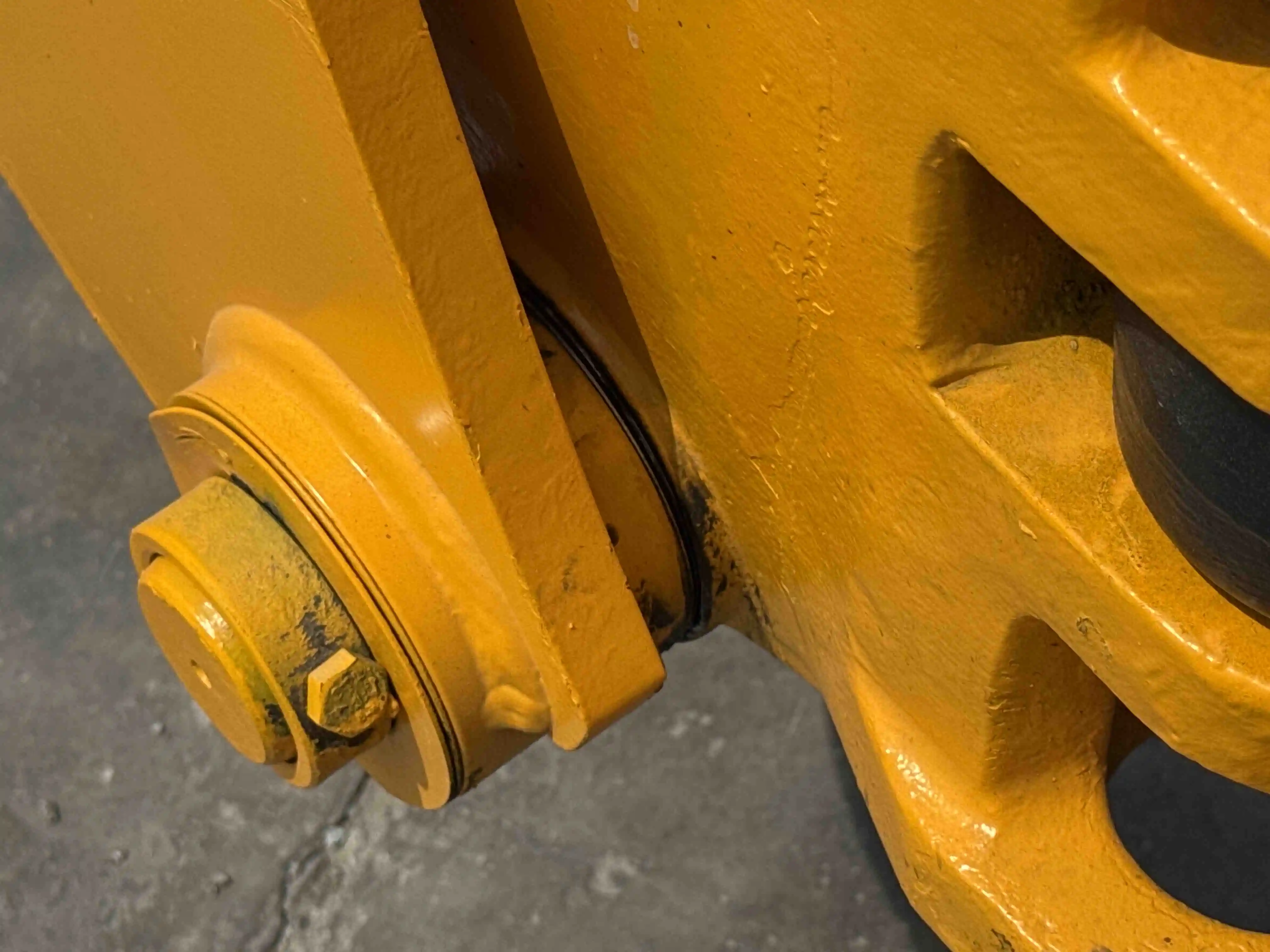 BHL-004-JCB-3DX-Plus-backhoe-loader-inspection-chassis-boom-base-pin-and-bushings