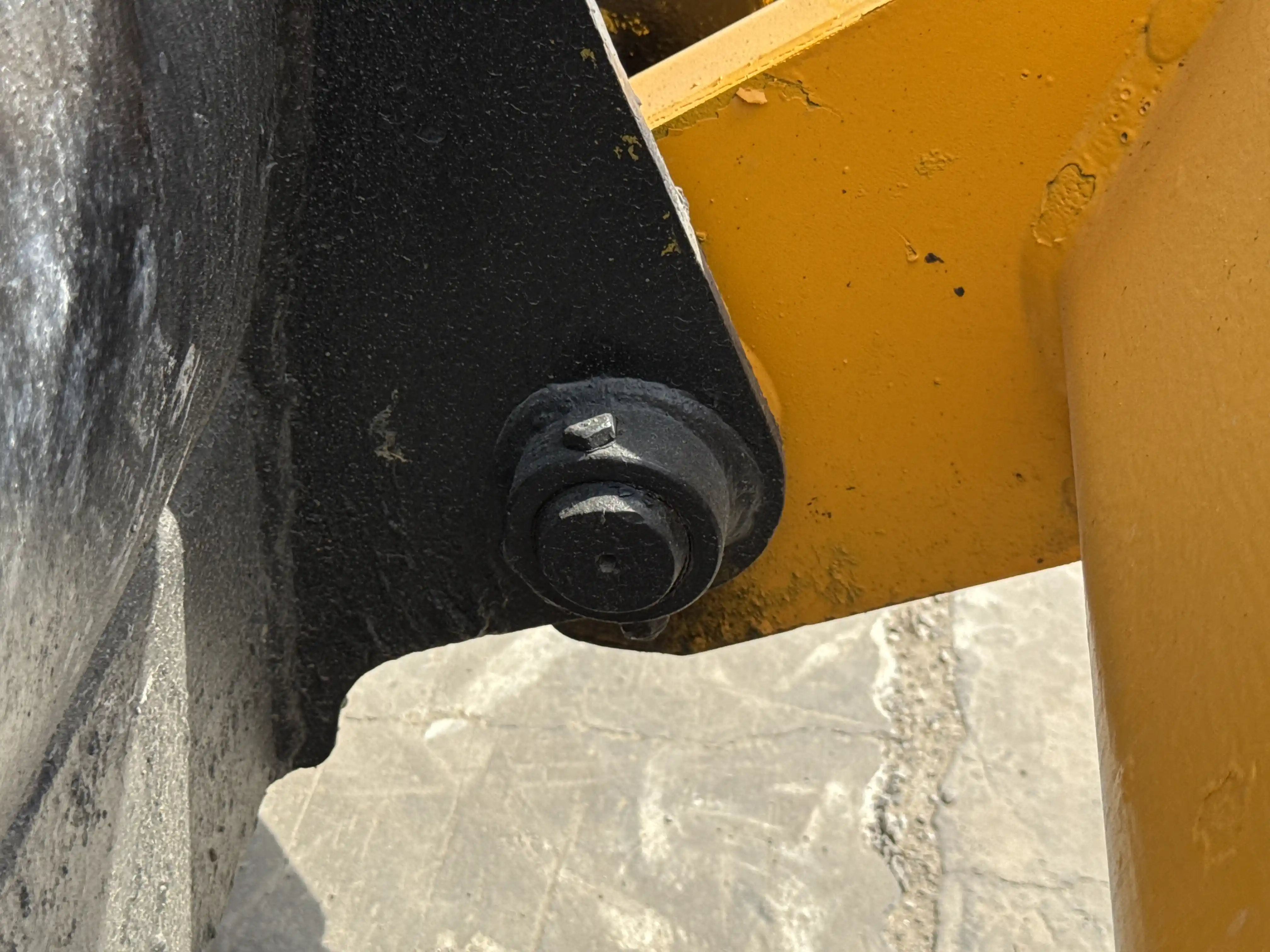 BHL-004-JCB-3DX-Plus-backhoe-loader-inspection-chassis-pins-and-bushings-lift-arm-to-bucket