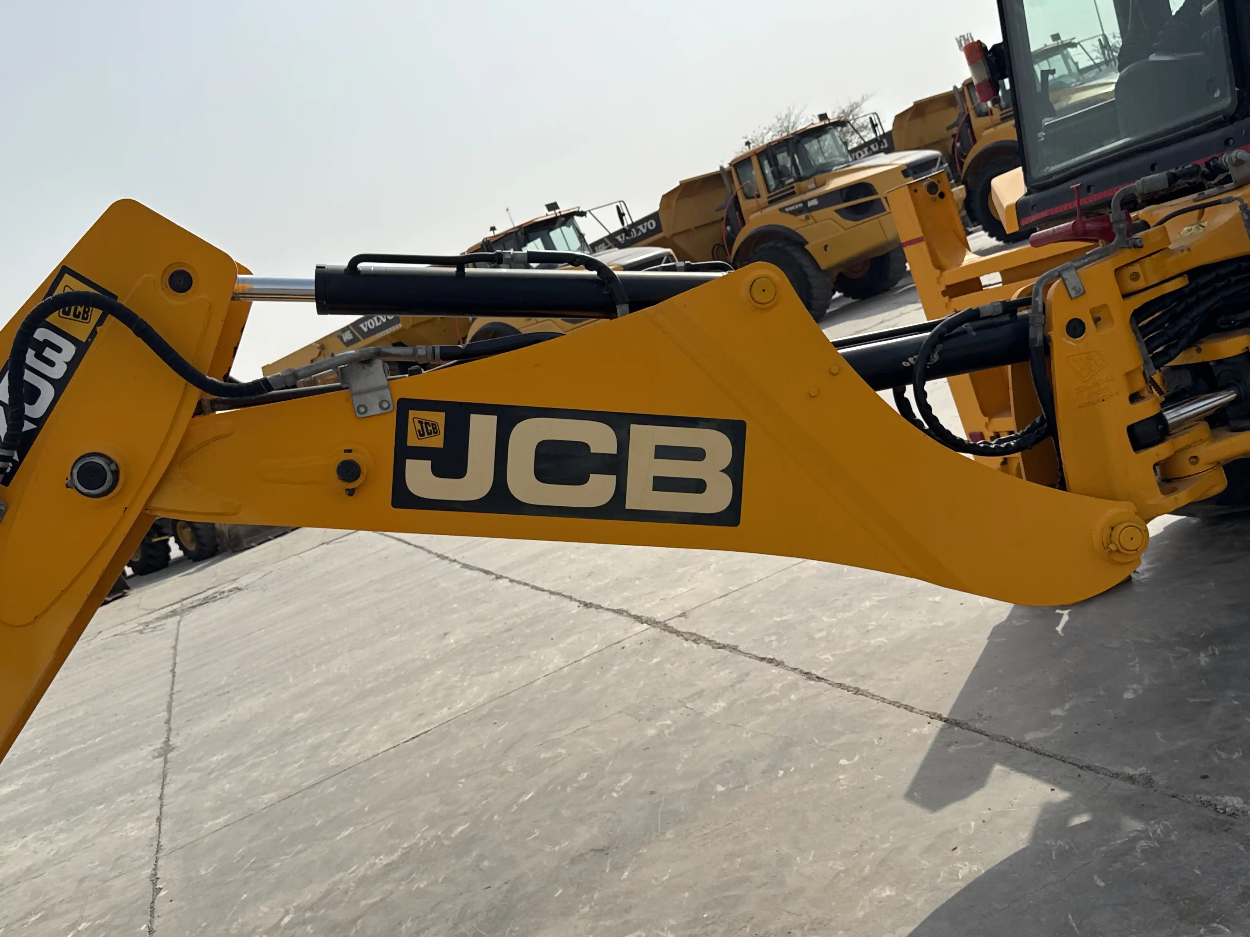 BHL-004- Cat-428-backhoe-loader-inspection-chassis-backhoe-boom