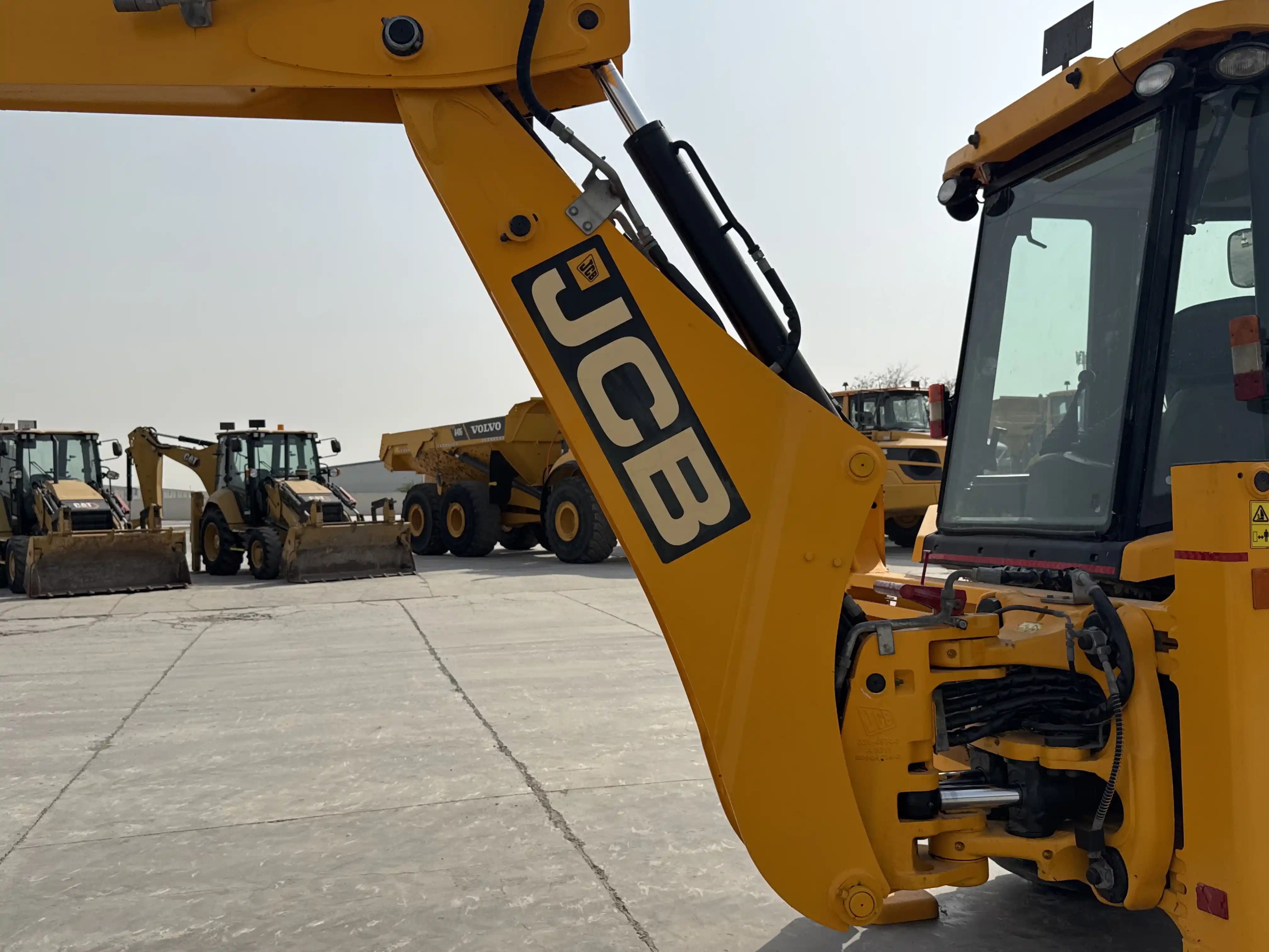 BHL-004- Cat-428-backhoe-loader-inspection-chassis-backhoe-boom
