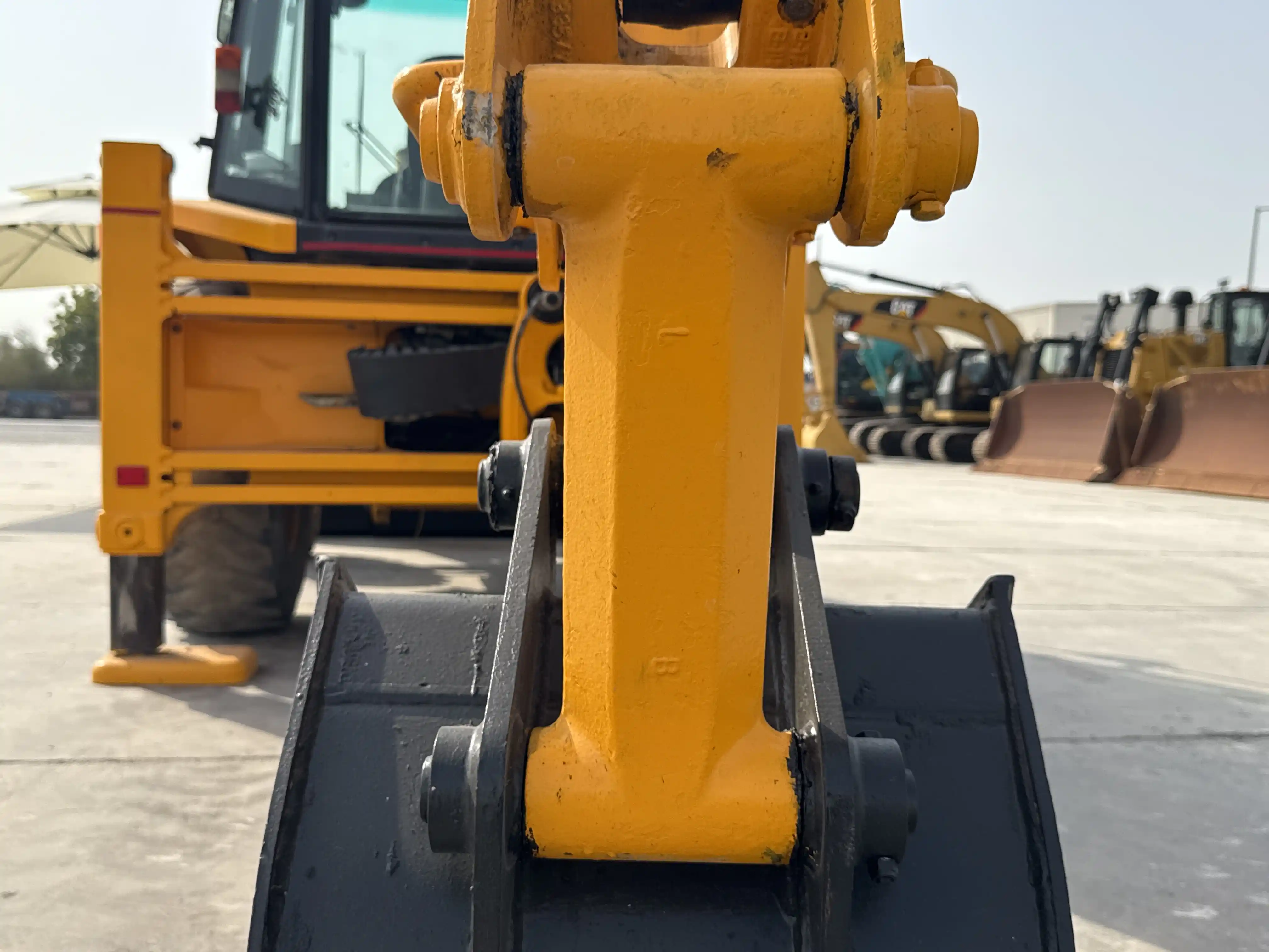 BHL-004-JCB-3DX-Plus-backhoe-loader-inspection-chassis-pitman-arm