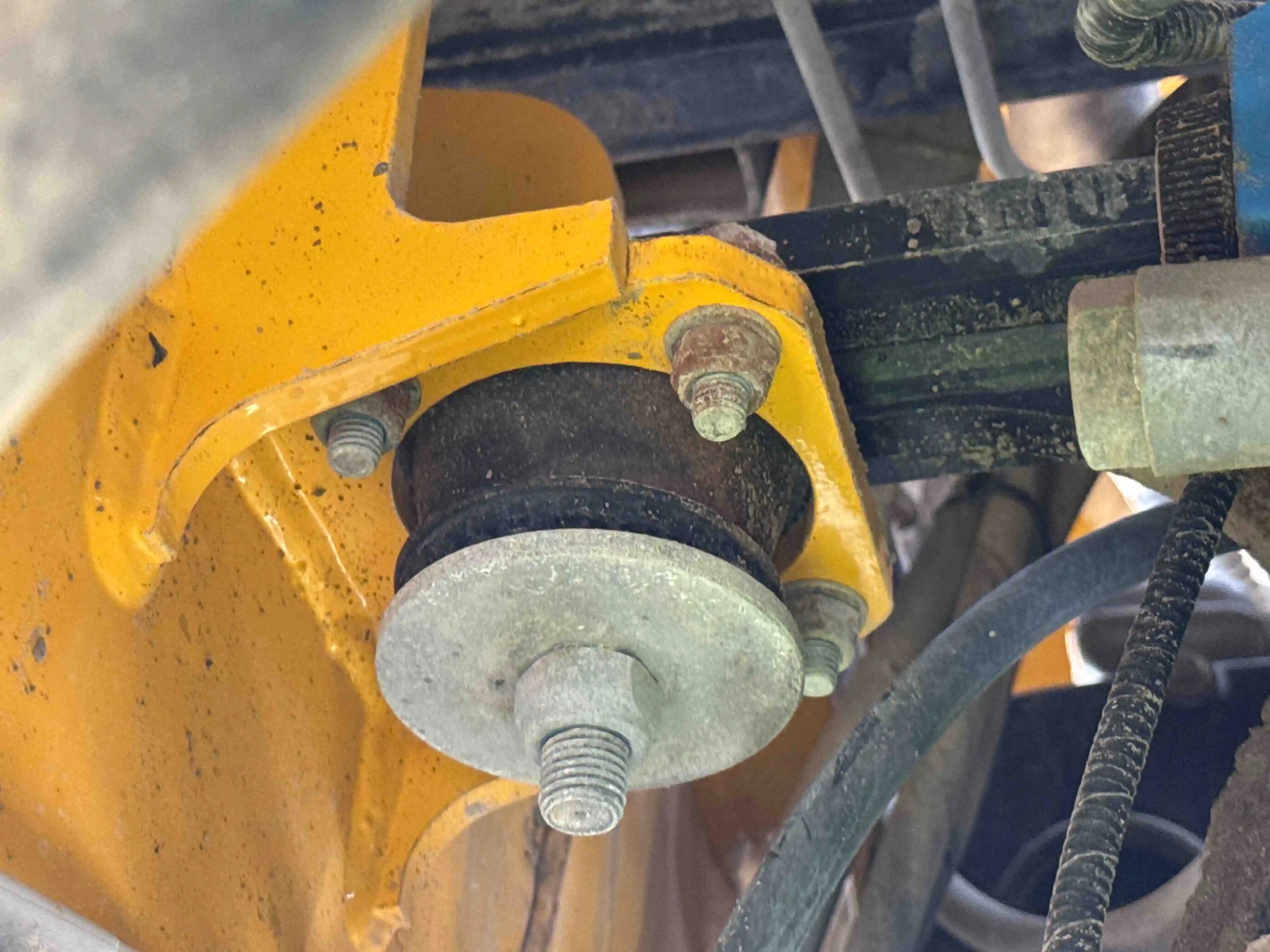 BHL-004-JCB-3DX-Plus-backhoe-loader-inspection-drive-system-transmission-case