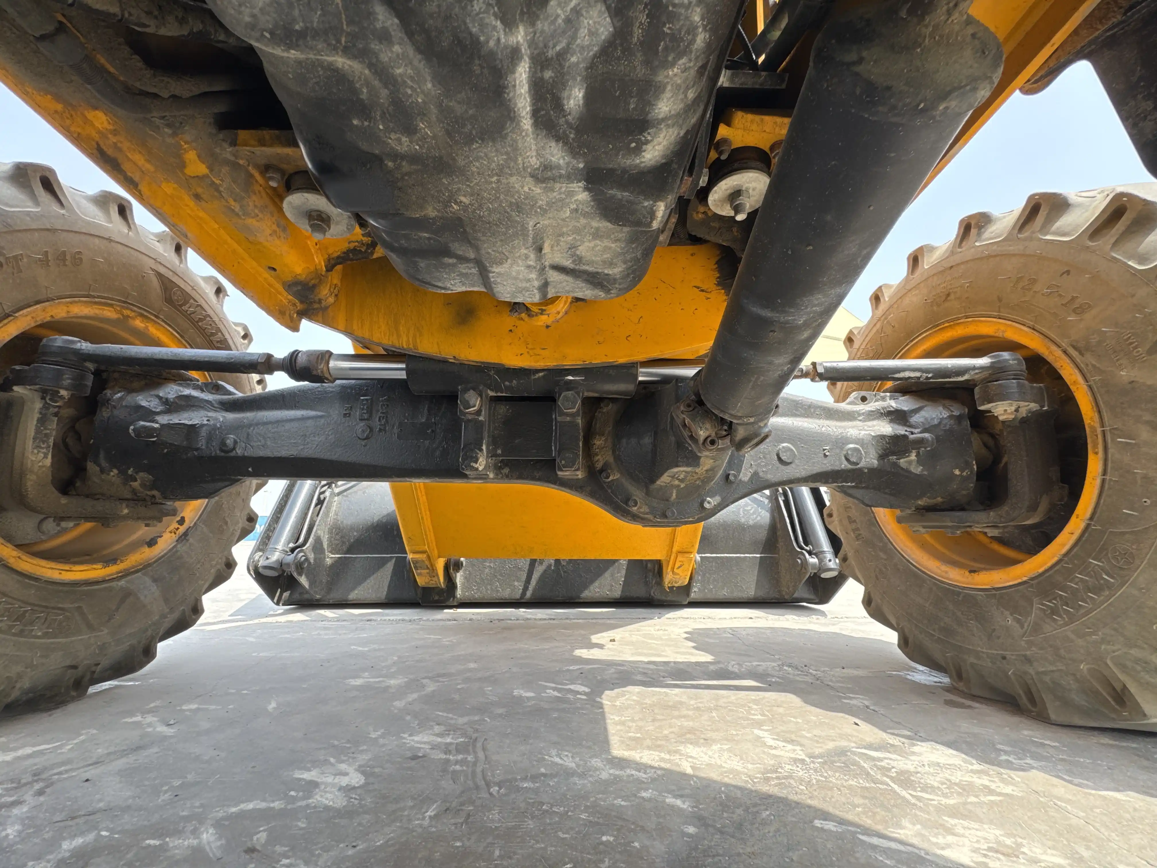 BHL-004-JCB-3DX-Plus-backhoe-loader-inspection-drive-system-axle-housing