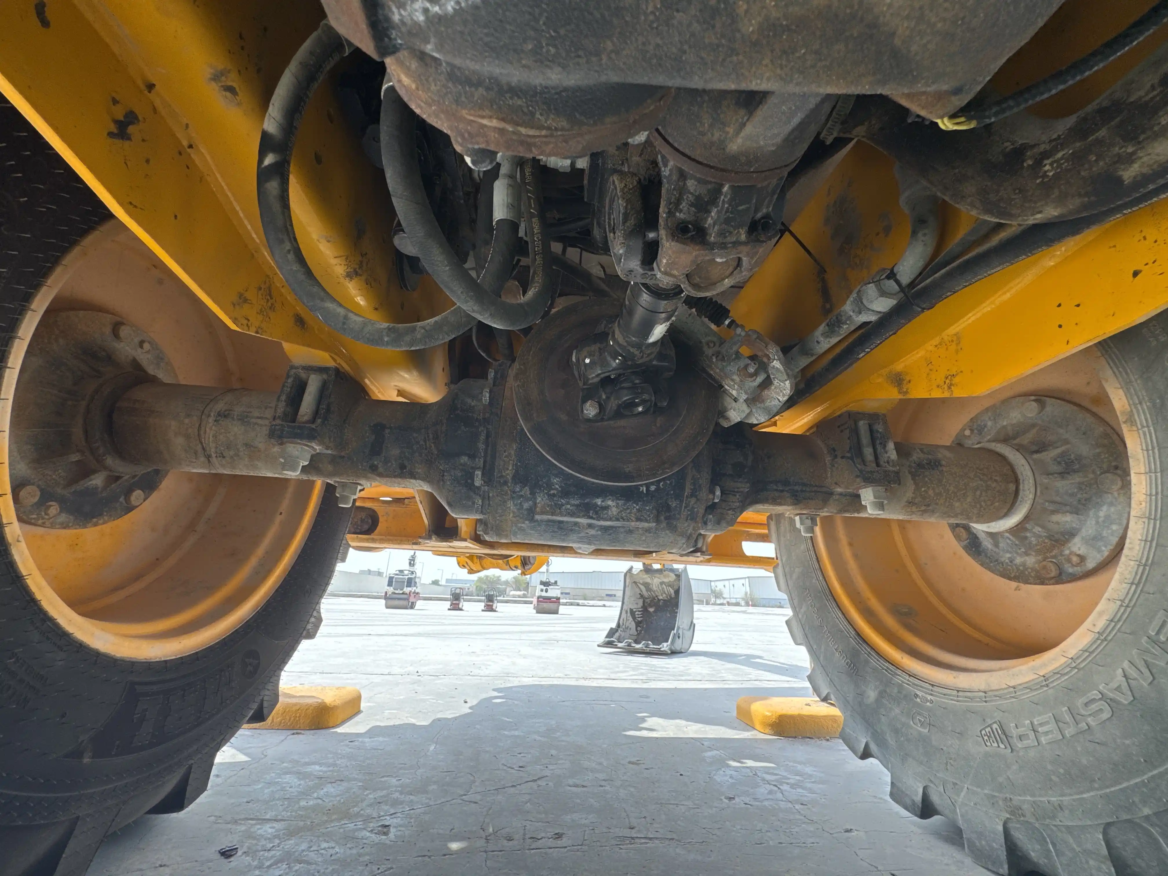 BHL-004-JCB-3DX-Plus-backhoe-loader-inspection-drive-system-axle-housing