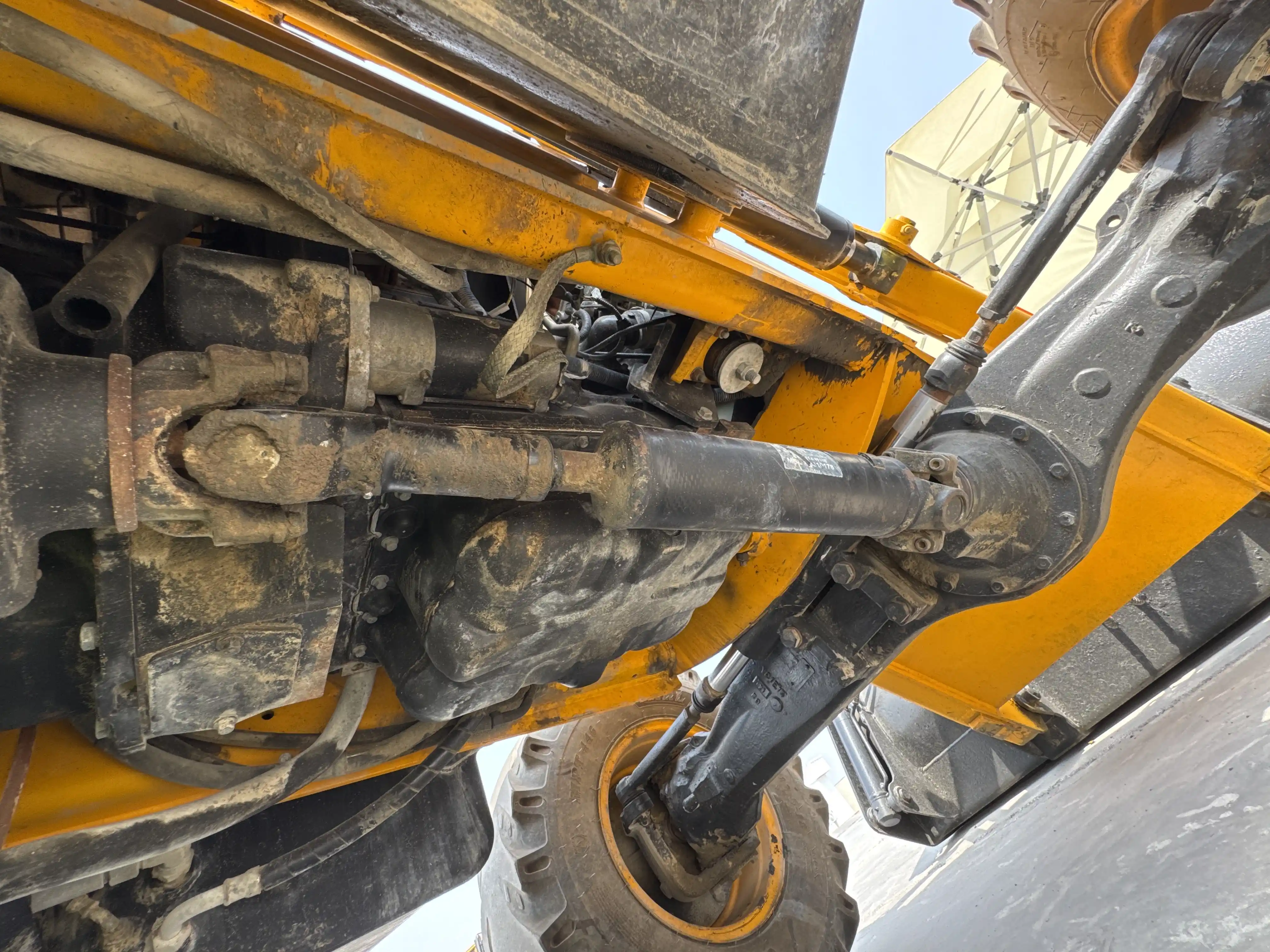 BHL-004-JCB-3DX-Plus-backhoe-loader-inspection-drive-system-propeller-shaft