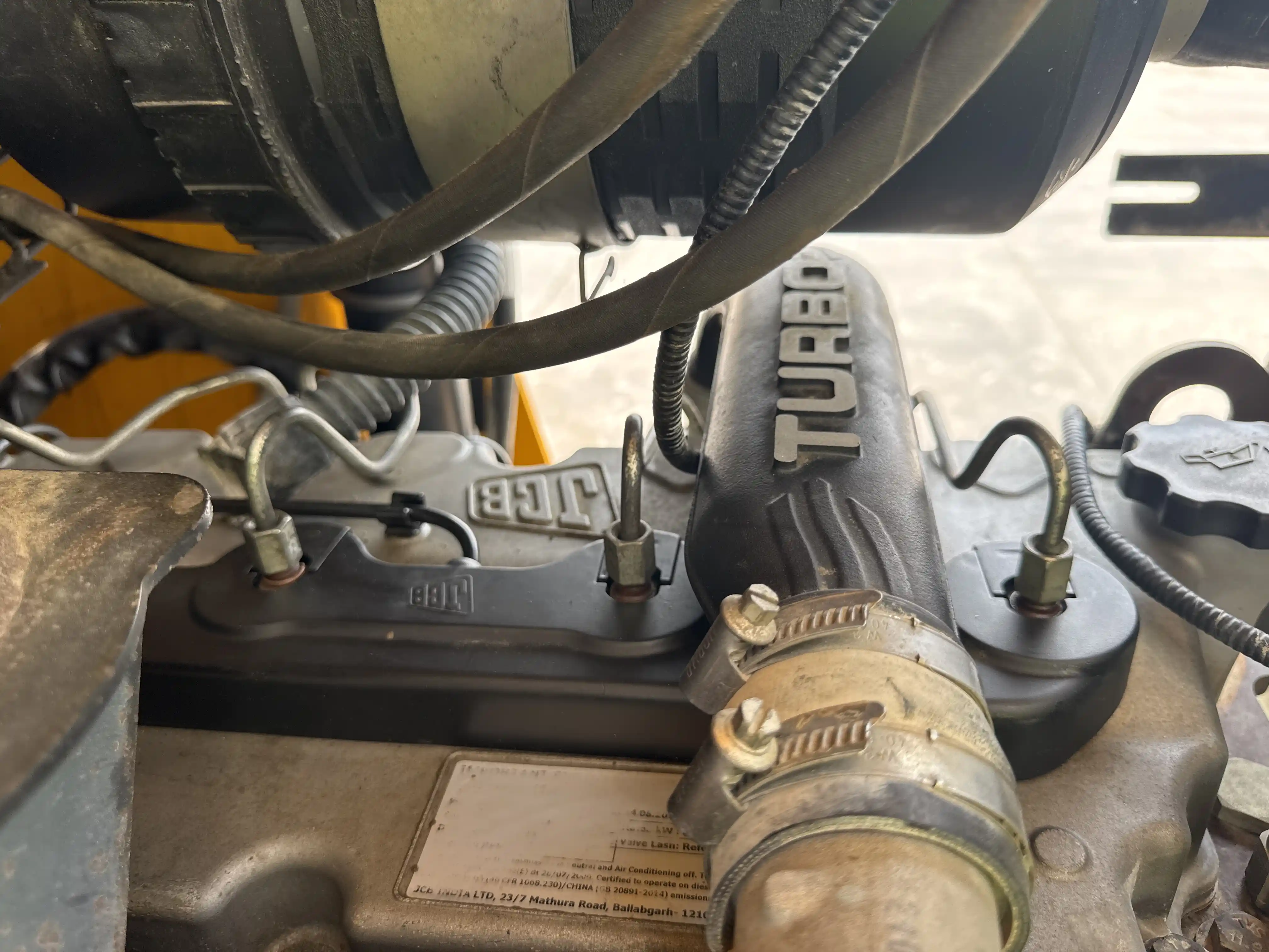 BHL-004-JCB-3DX-Plus-backhoe-loader-inspection-engine-fuel-leaks