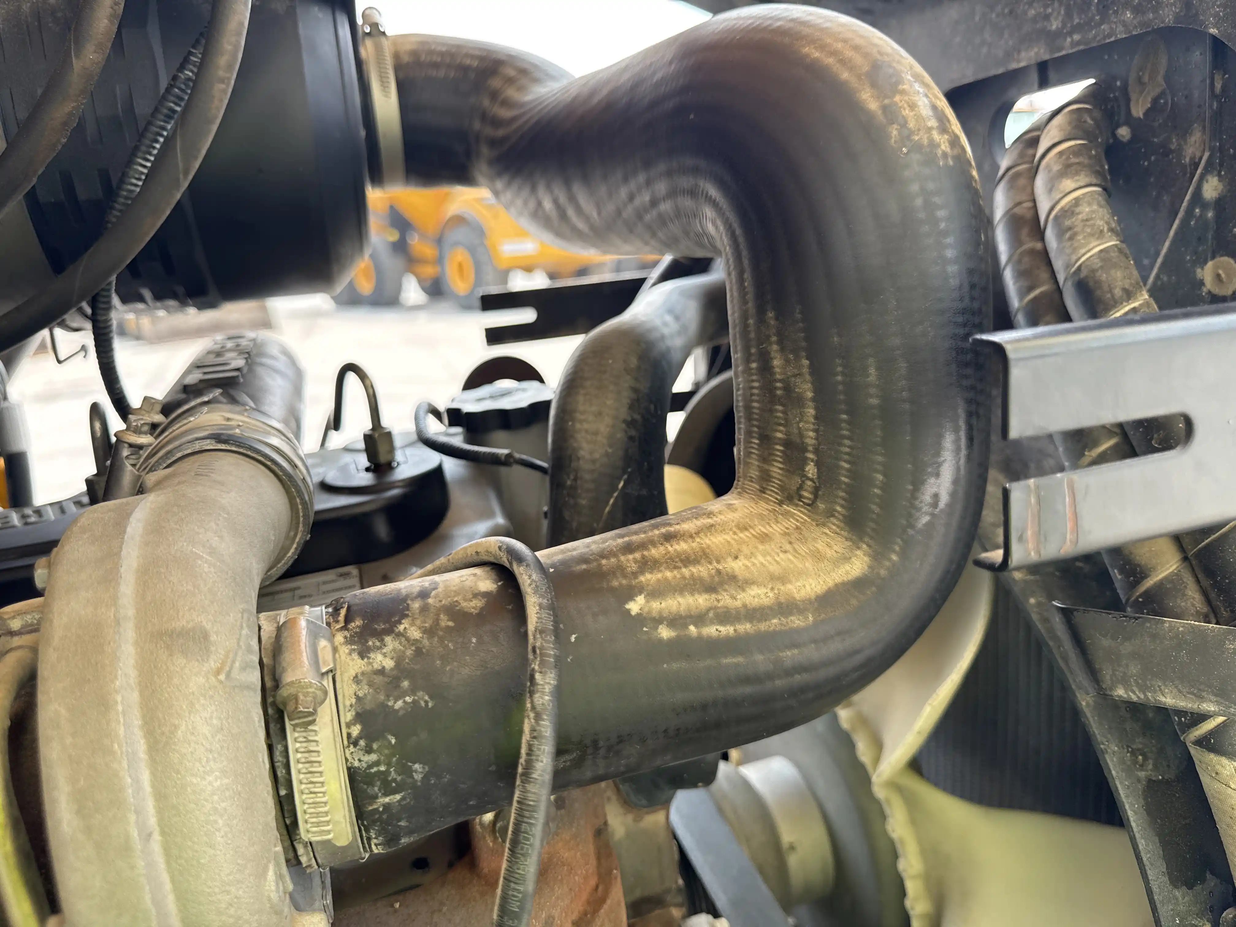 BHL-004-JCB-3DX-Plus-backhoe-loader-inspection-engine-hoses