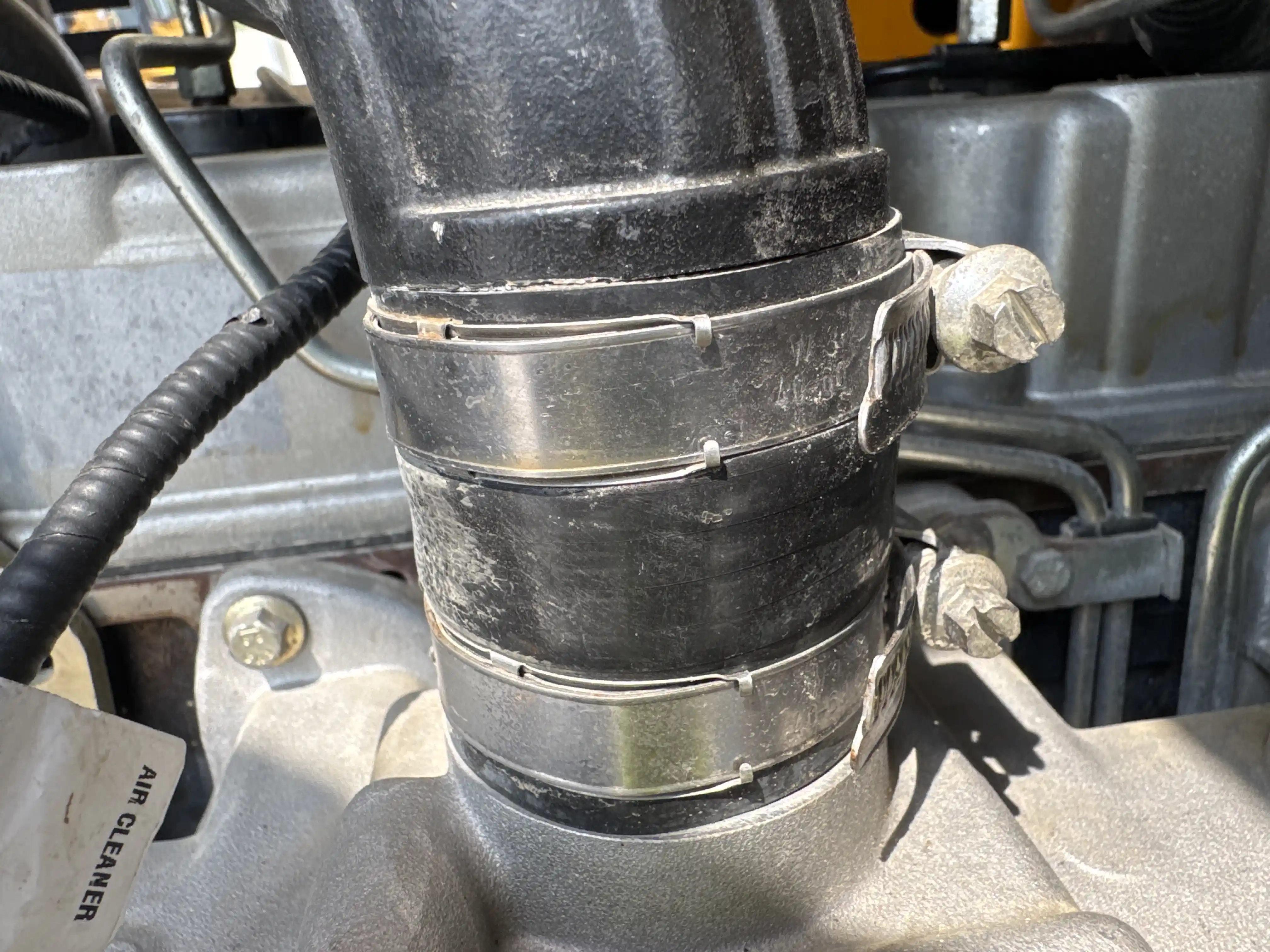 BHL-004-JCB-3DX-Plus-backhoe-loader-inspection-engine-hoses