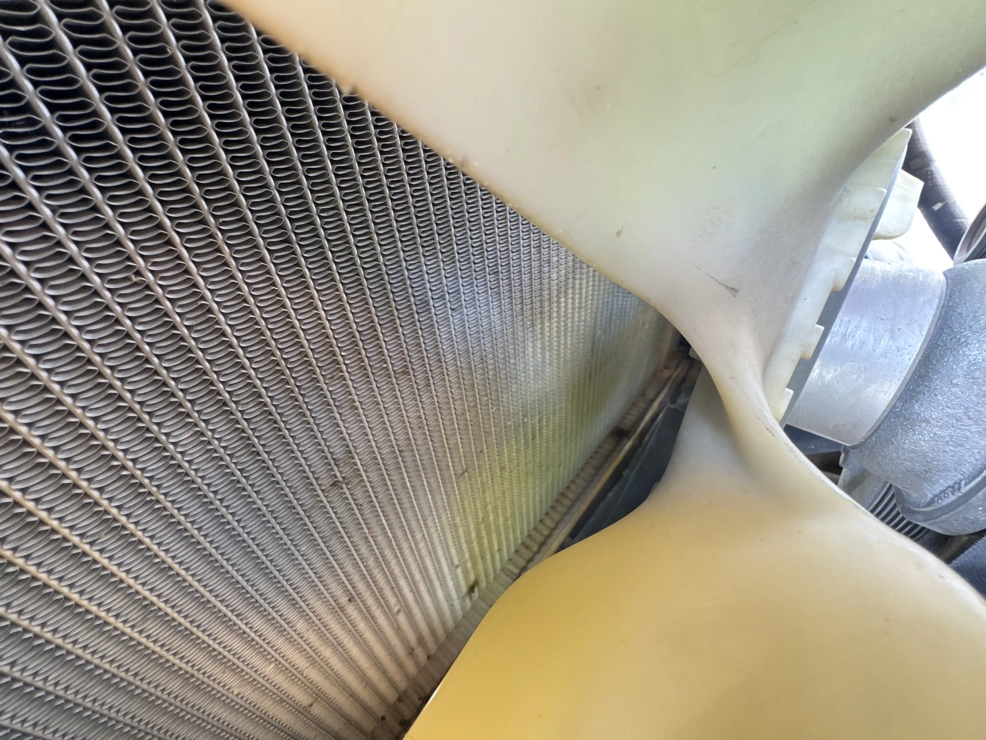 BHL-004-JCB-3DX-Plus-backhoe-loader-inspection-engine-radiator-oil-cooler-and-air-cooler