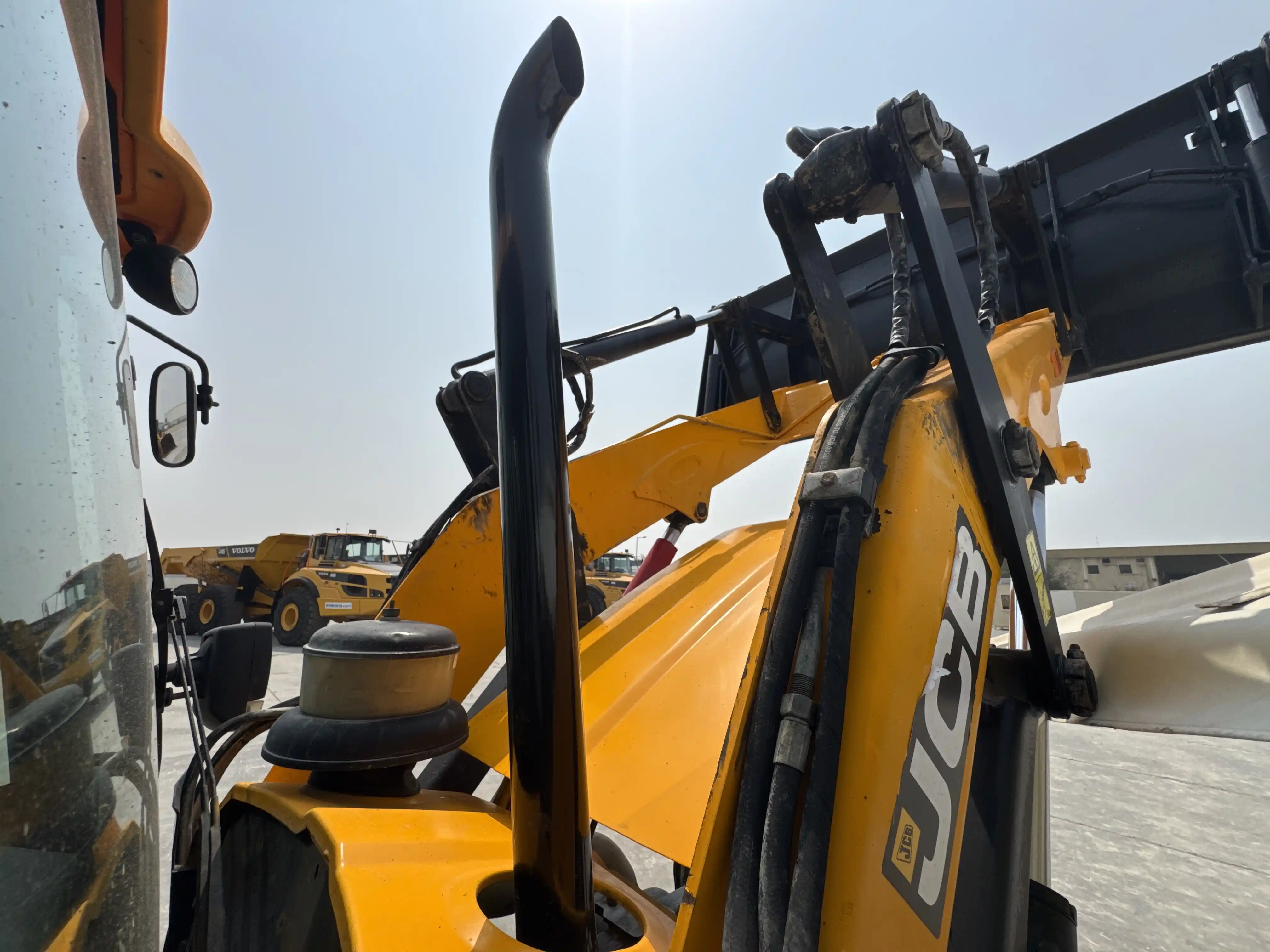 BHL-004-JCB-3DX-Plus-backhoe-loader-inspection-engine-exhaust-system