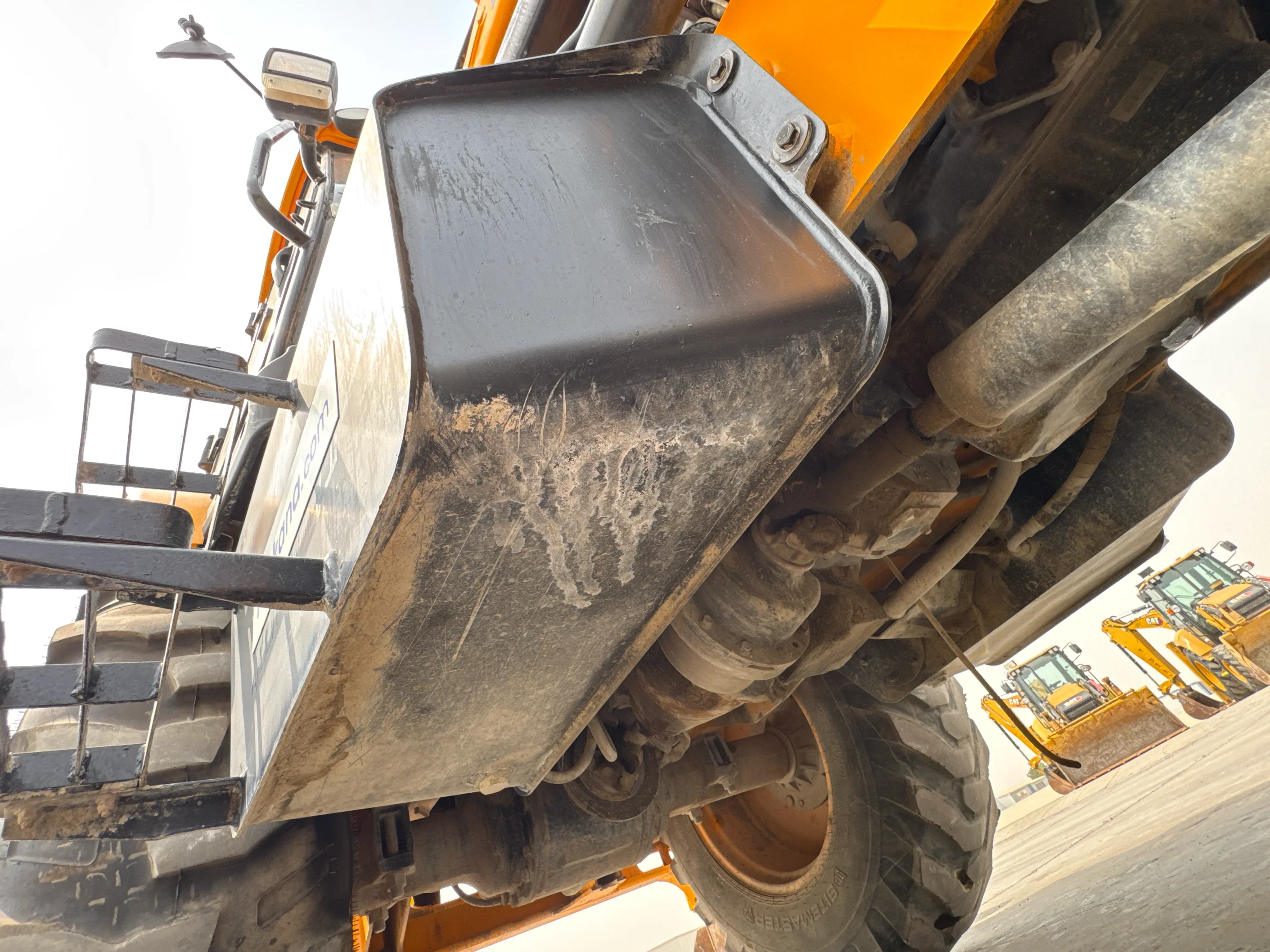 BHL-004-JCB-3DX-Plus-backhoe-loader-inspection-engine-fuel-tank