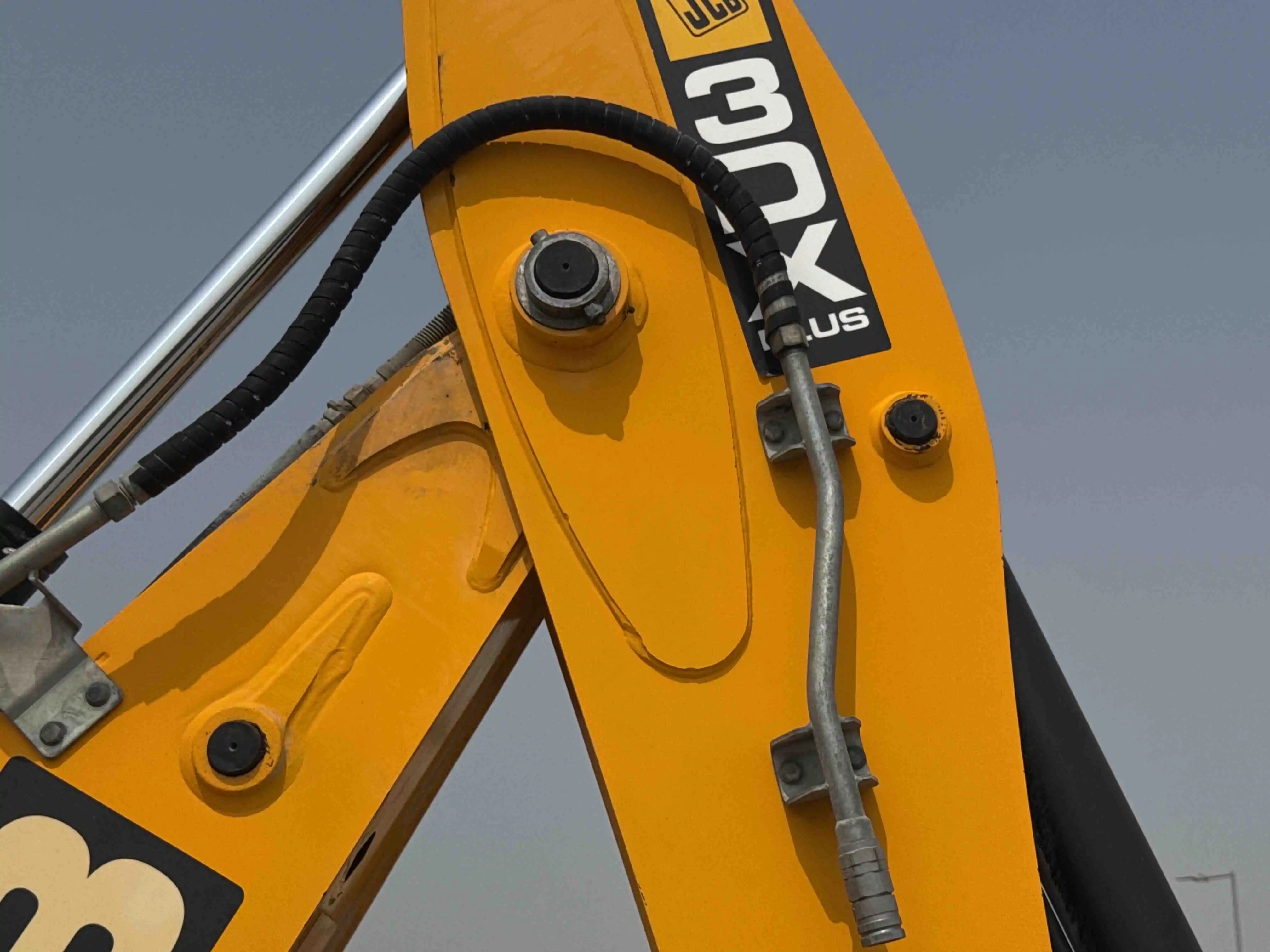 BHL-004-JCB-3DX-Plus-backhoe-loader-inspection-hydraulics-hydraulic-hoses-and-lines