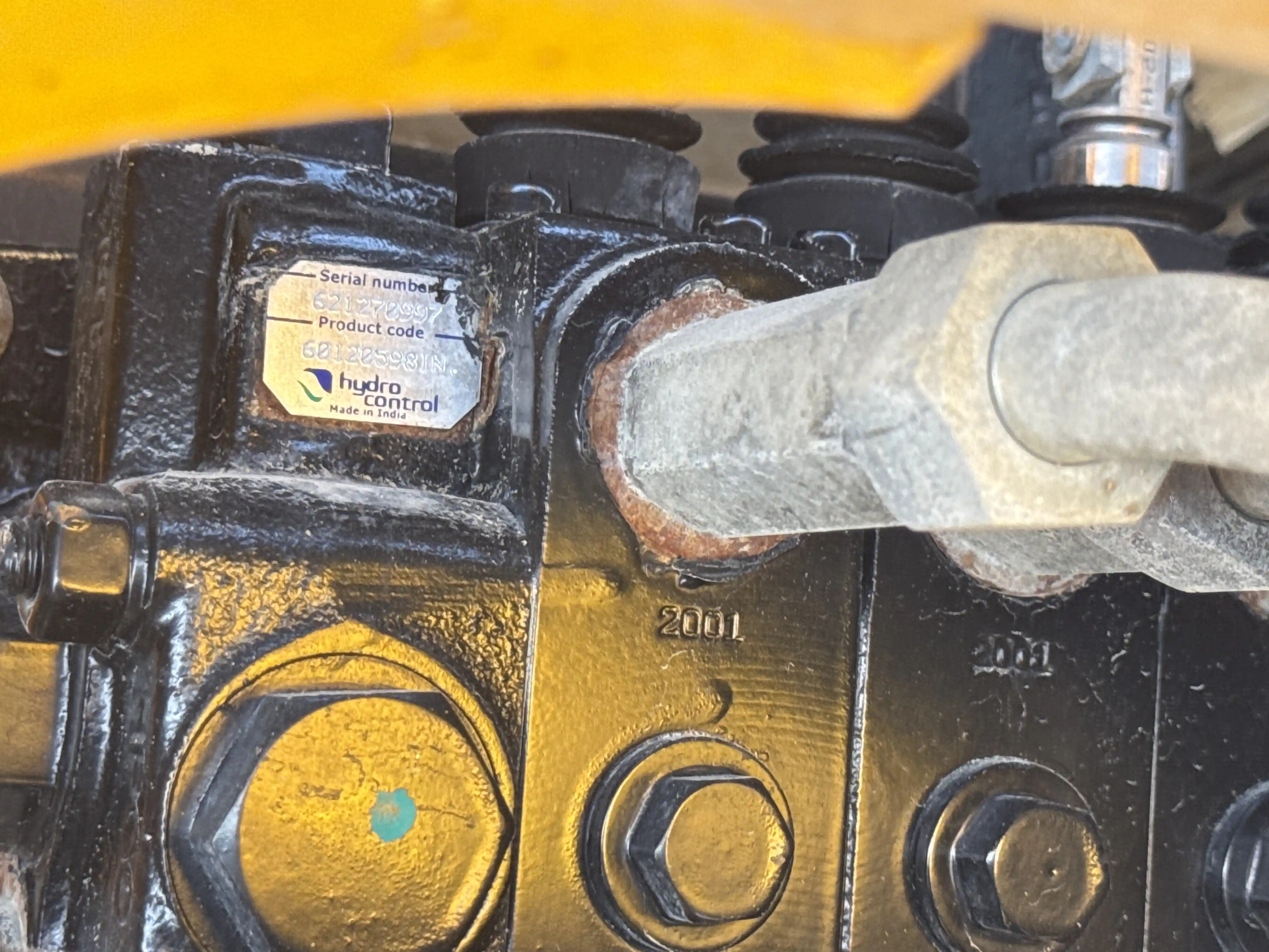 BHL-004-JCB-3DX-Plus-backhoe-loader-inspection-hydraulics-main-control-valve-MCV