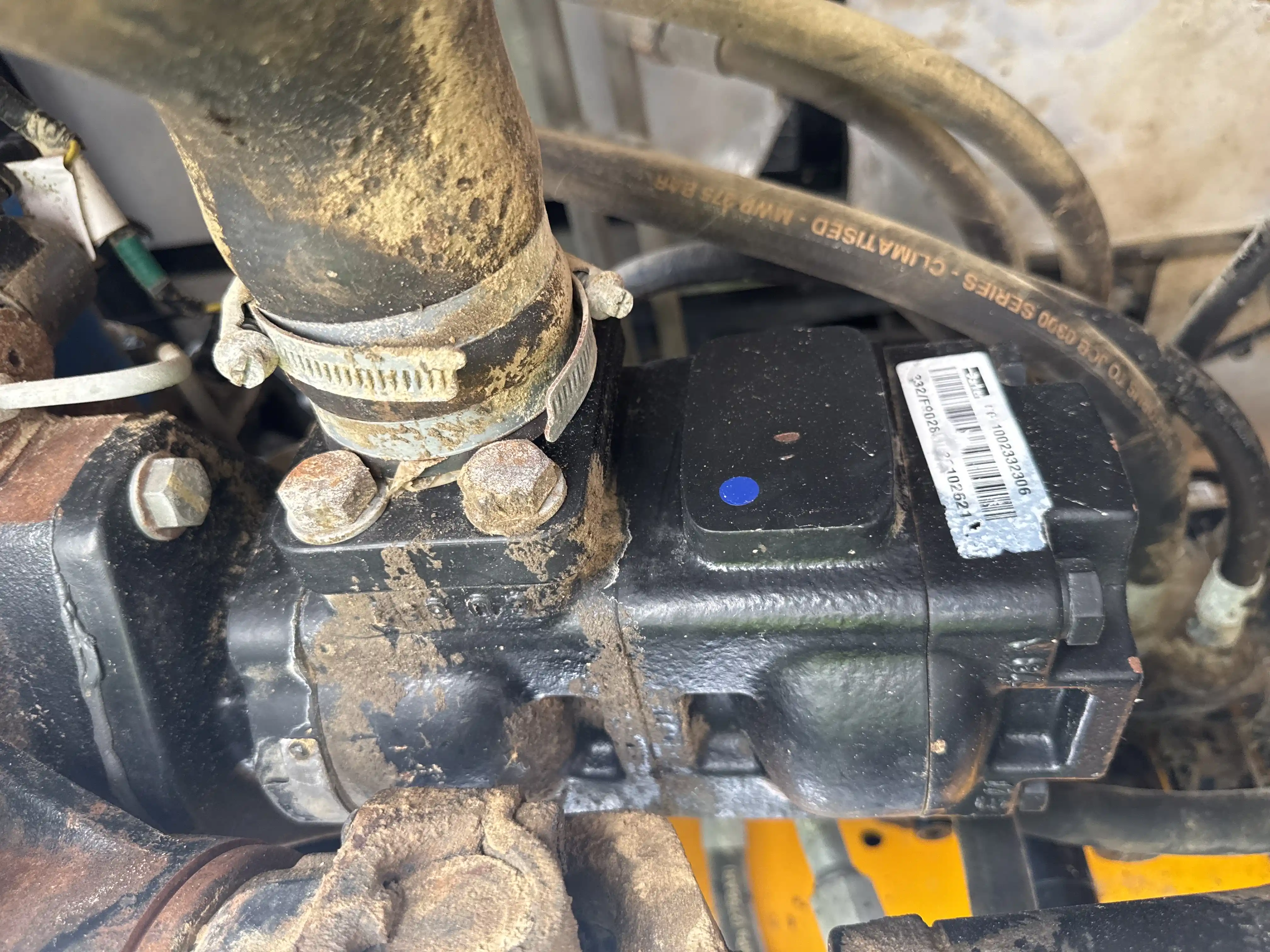 BHL-004-JCB-3DX-Plus-backhoe-loader-inspection-hydraulics-hydraulic-pump