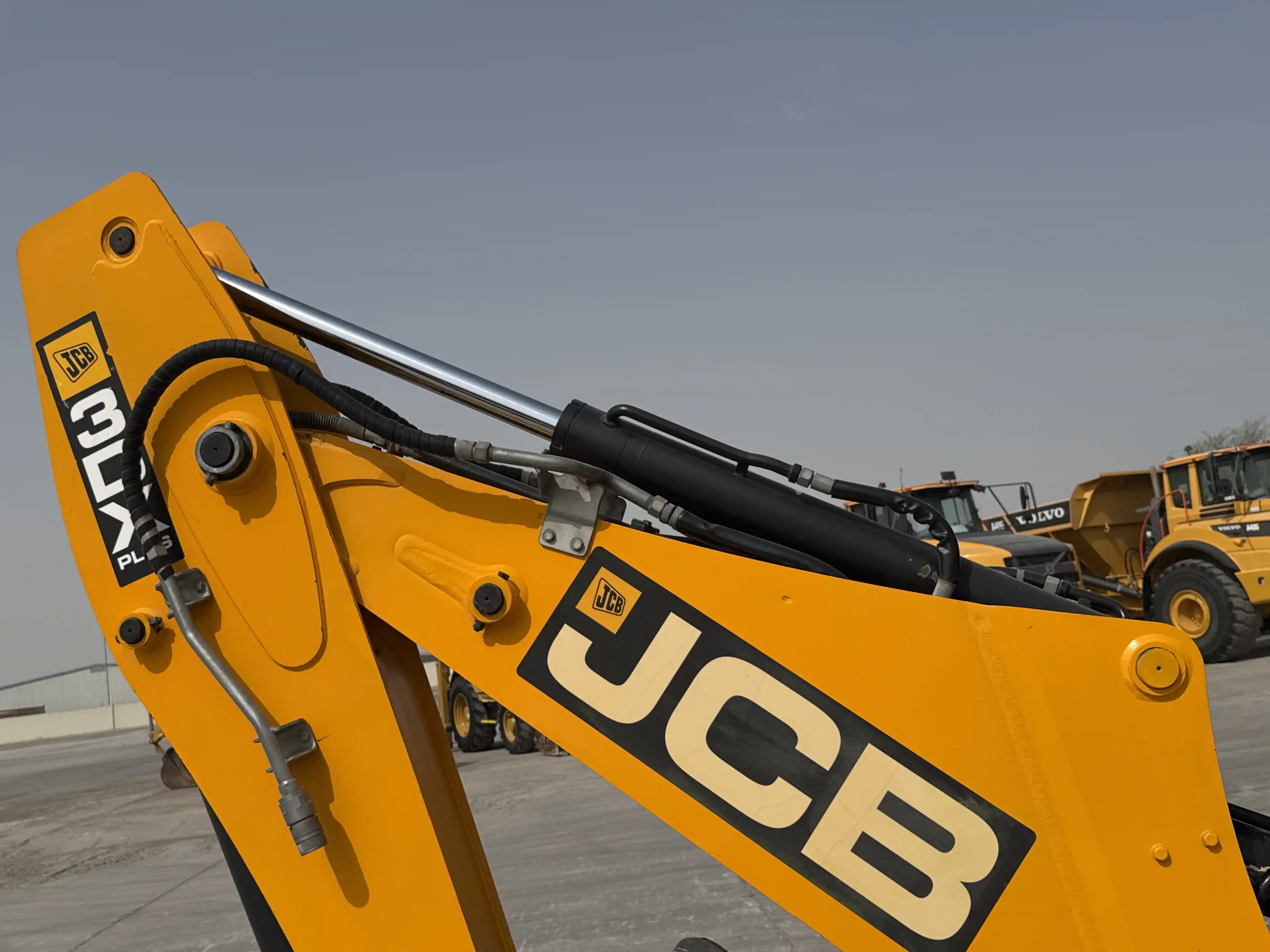 BHL-004-JCB-3DX-Plus-backhoe-loader-inspection-hydraulics-stick-cylinder