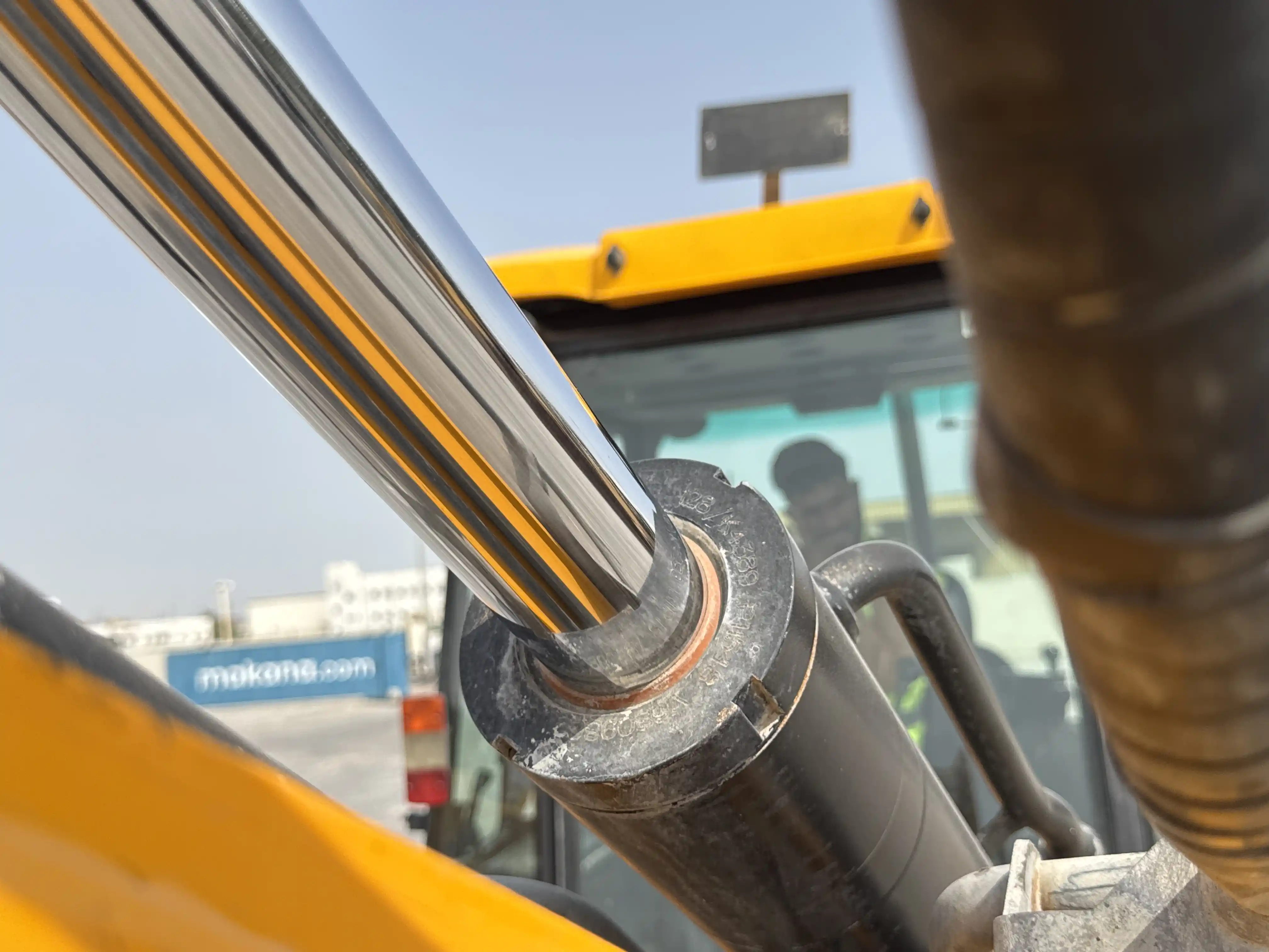 BHL-004-JCB-3DX-Plus-backhoe-loader-inspection-hydraulics-stick-cylinder
