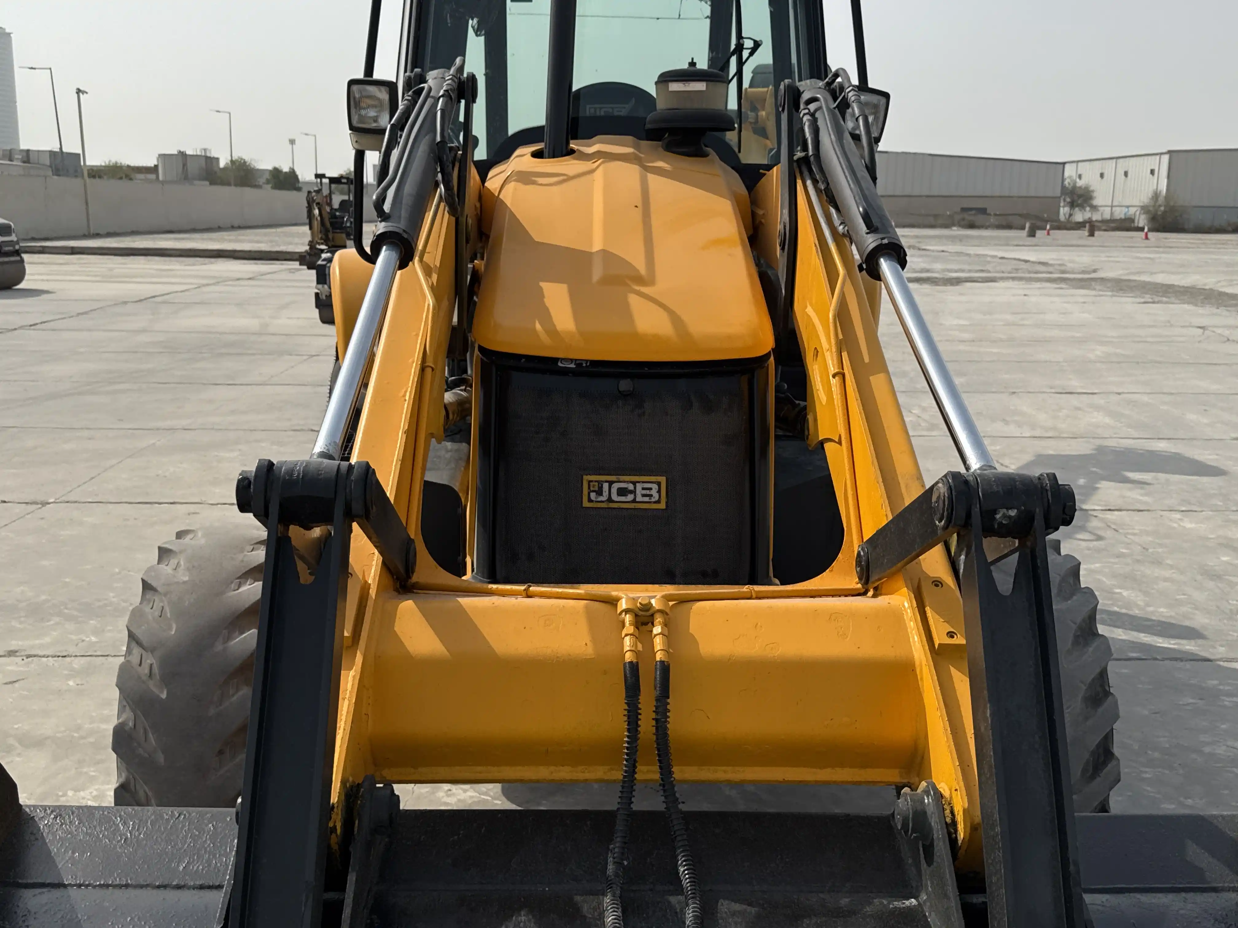 BHL-004-JCB-3DX-Plus-backhoe-loader-inspection-hydraulics-bucket-tilt-cylinders
