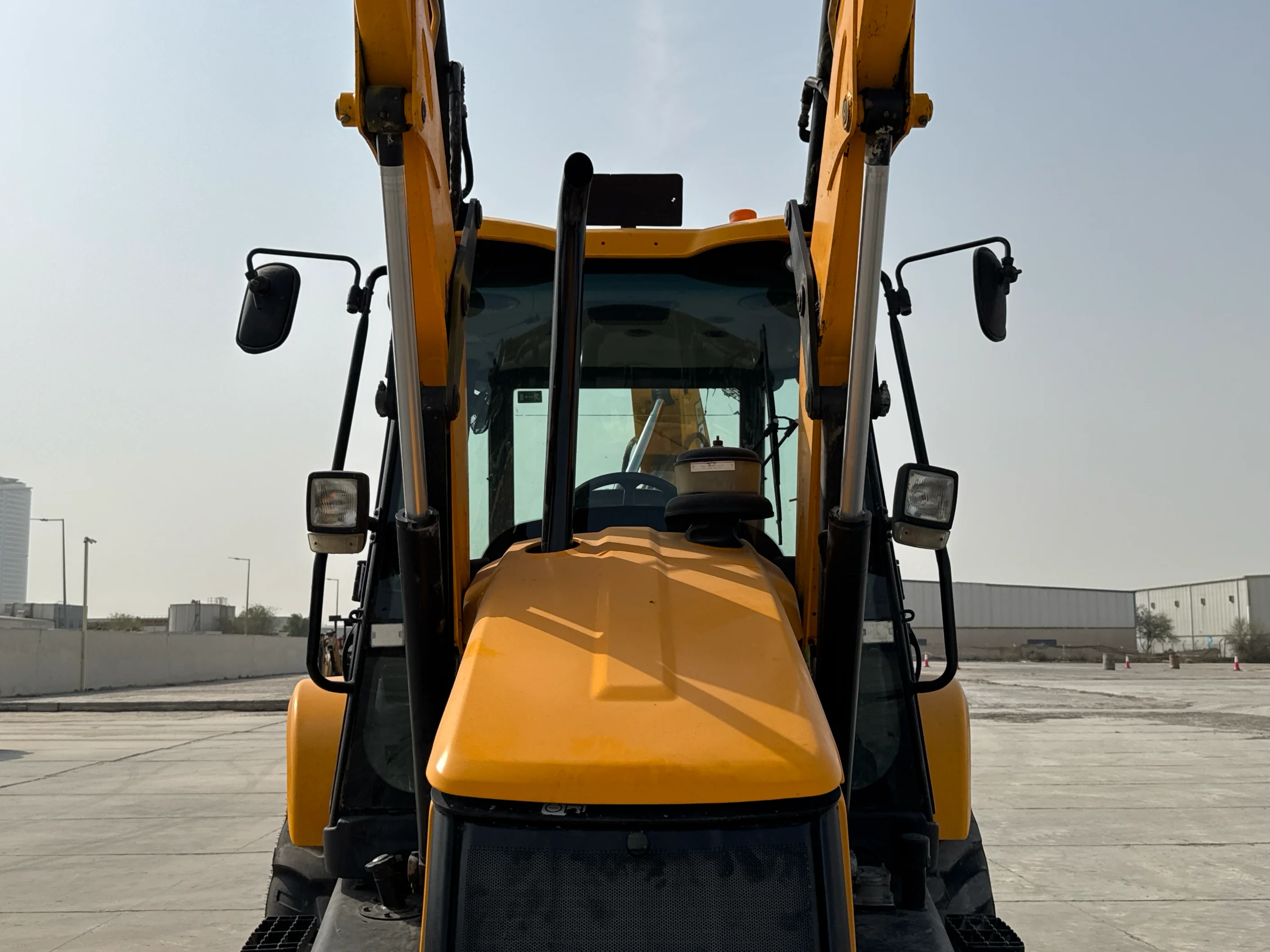BHL-004-JCB-3DX-Plus-backhoe-loader-inspection-hydraulics-loader-lift-cylinder