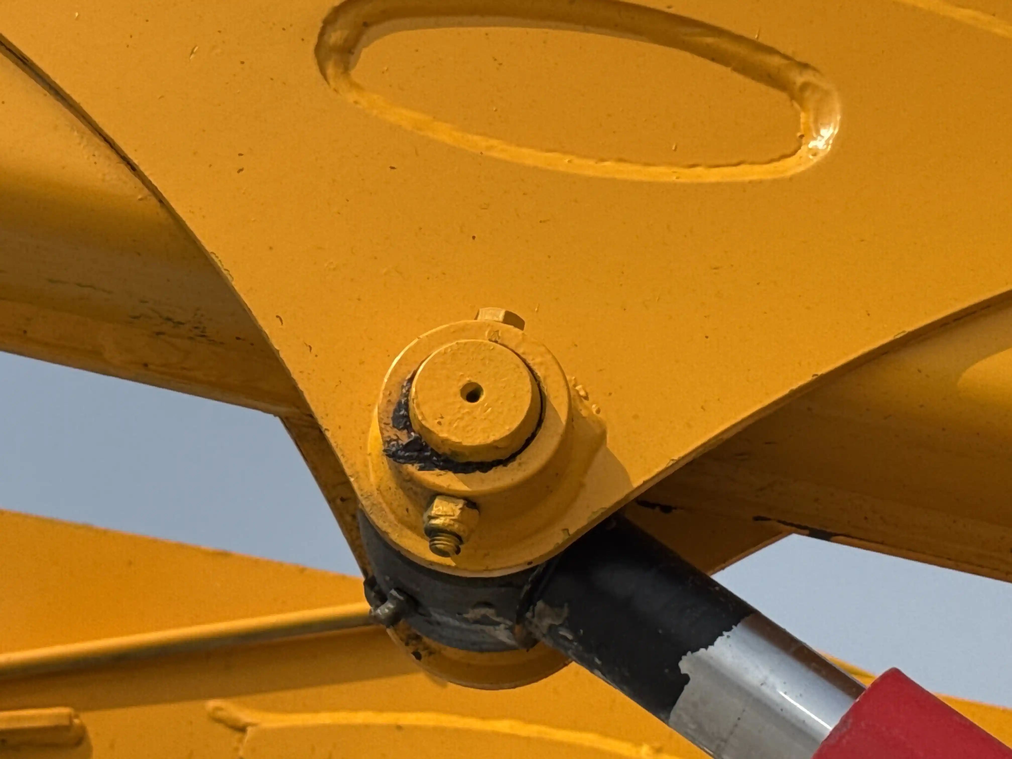 BHL-004-JCB-3DX-Plus-backhoe-loader-inspection-safety-hydraulic-pins-locks