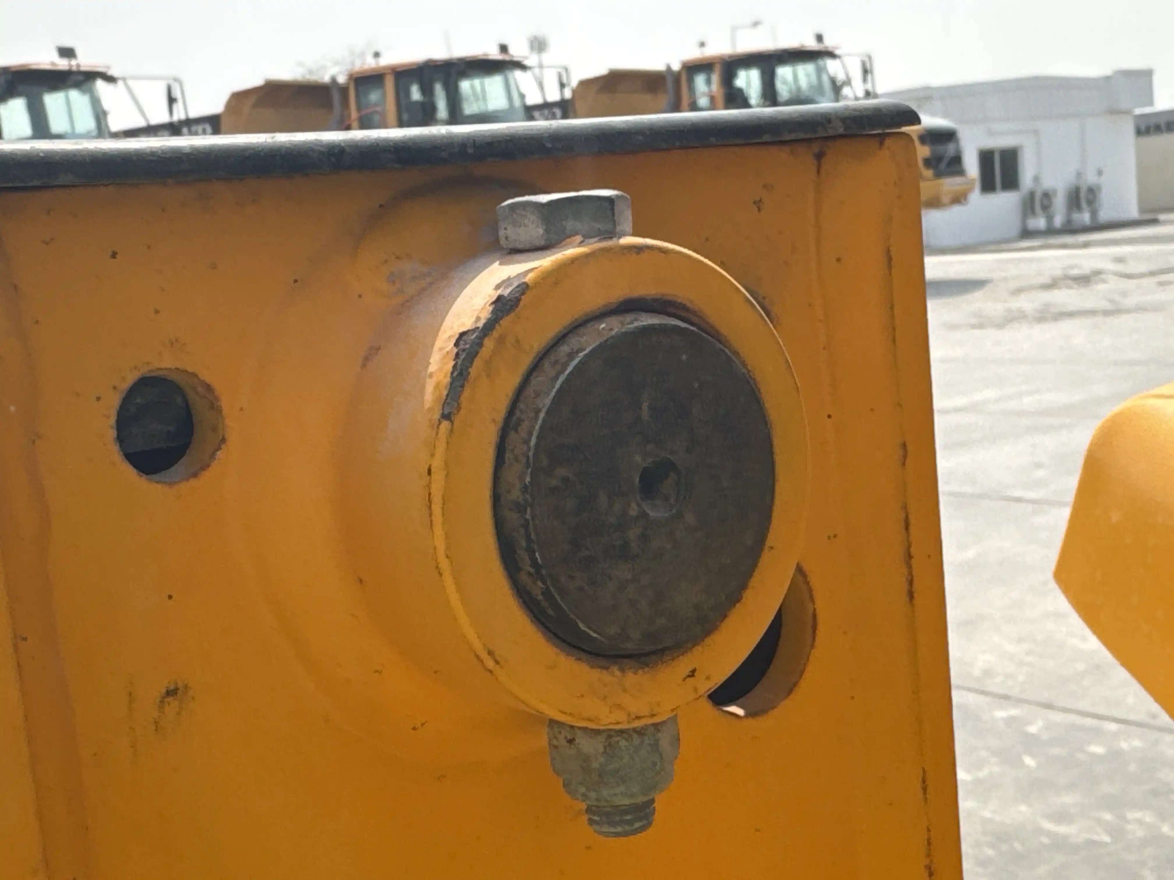 BHL-004-JCB-3DX-Plus-backhoe-loader-inspection-safety-hydraulic-pins-locks