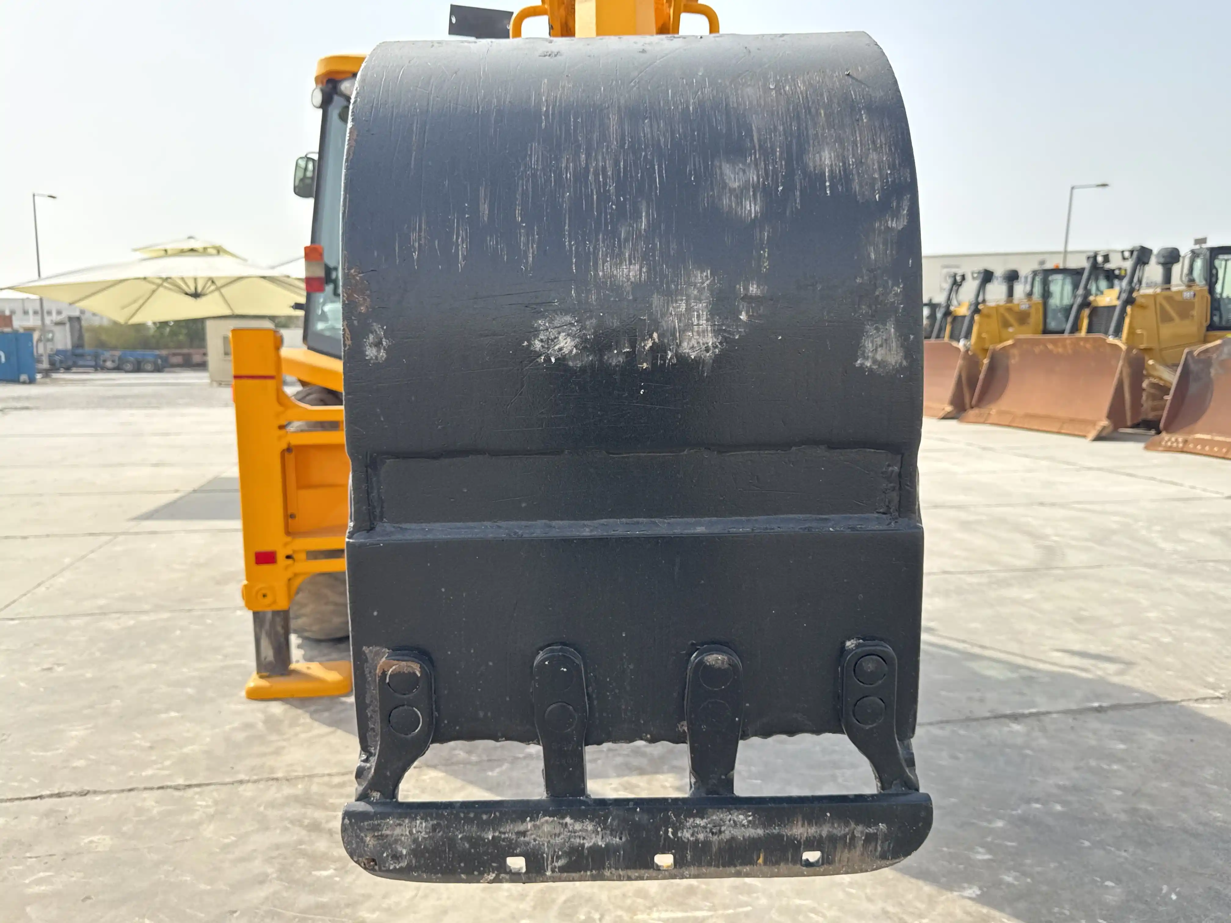 BHL-004-JCB-3DX-Plus-backhoe-loader-inspection-attachments-backhoe-bucket