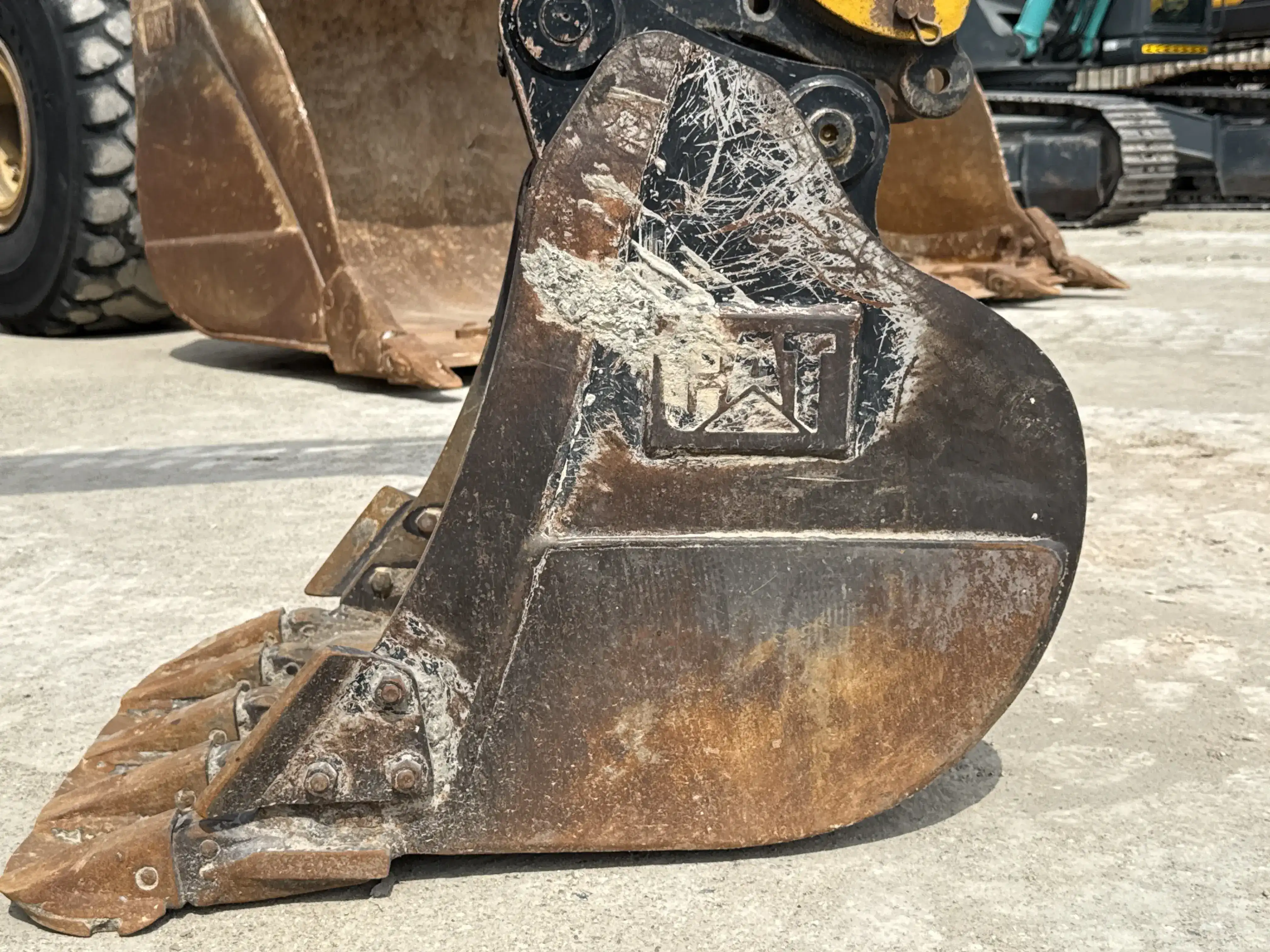 MNX-3-cat-305.5E2-mini-excavator-attachment-cable-bucket