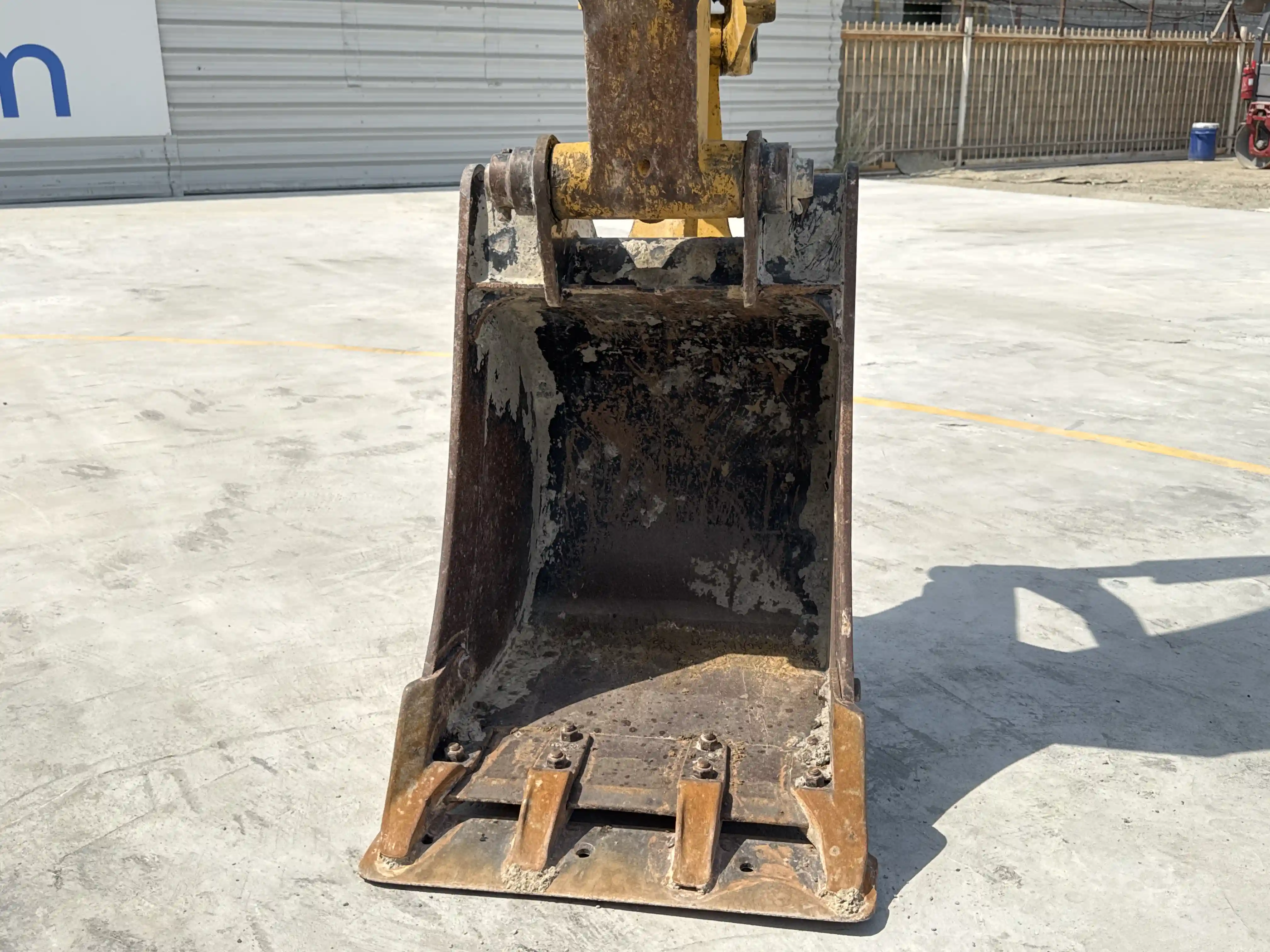 Cat-426f2-backhoe-loader-attachments-backhoe-narrow-bucket