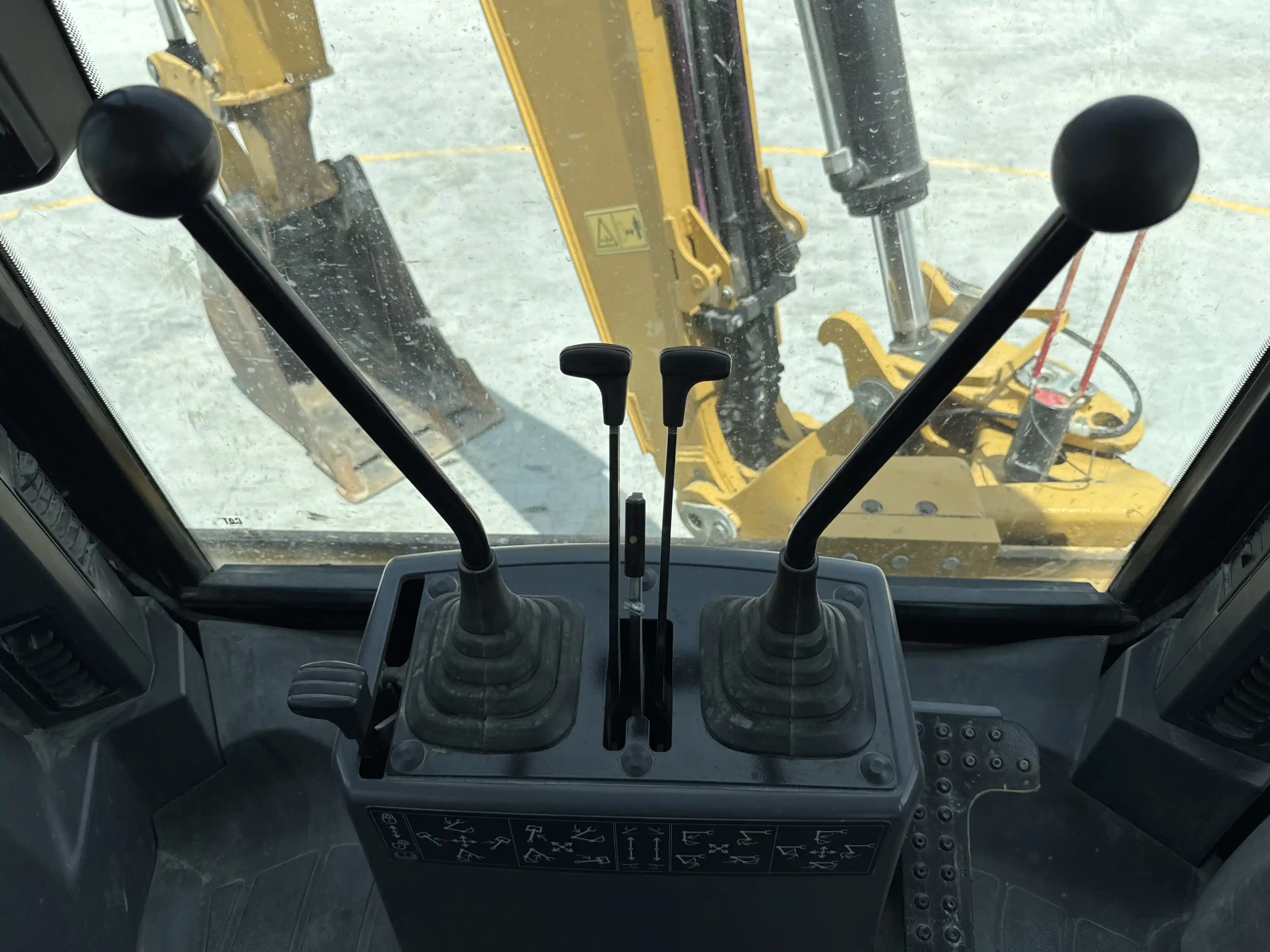 Cat-426f2-backhoe-loader-interior-backhoe-controls